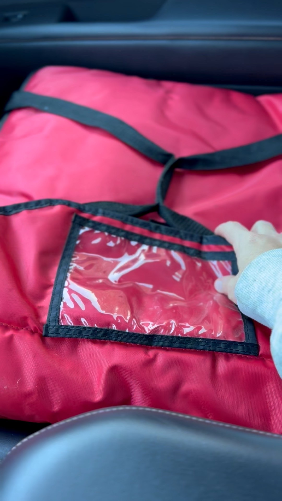 This bag is better than what the delivery guy uses. Keep those 🍕 hot and fresh on the drive home. 