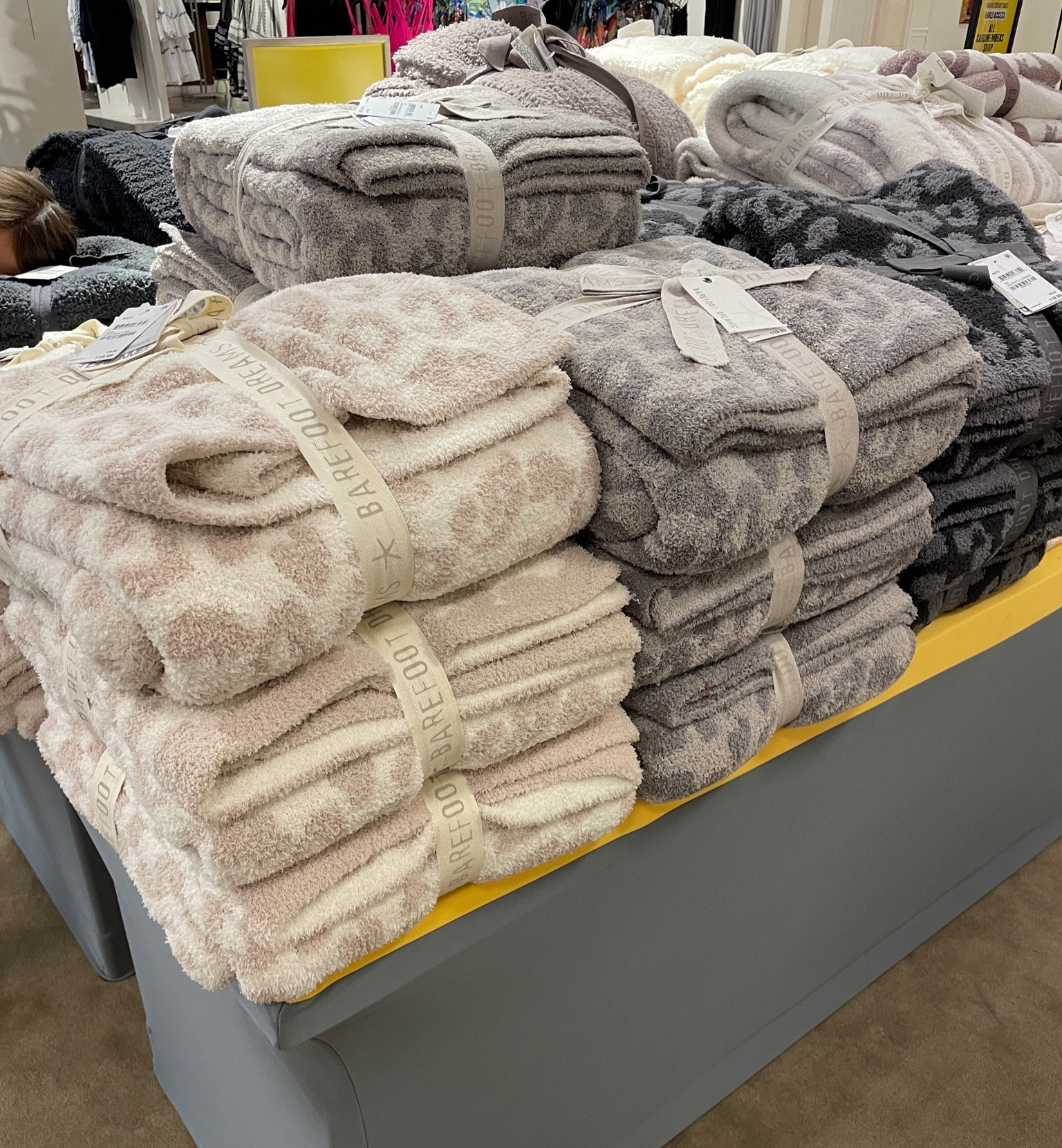 Nsale Barefoot dreams blankets 


#LTKhome #LTKxNSale