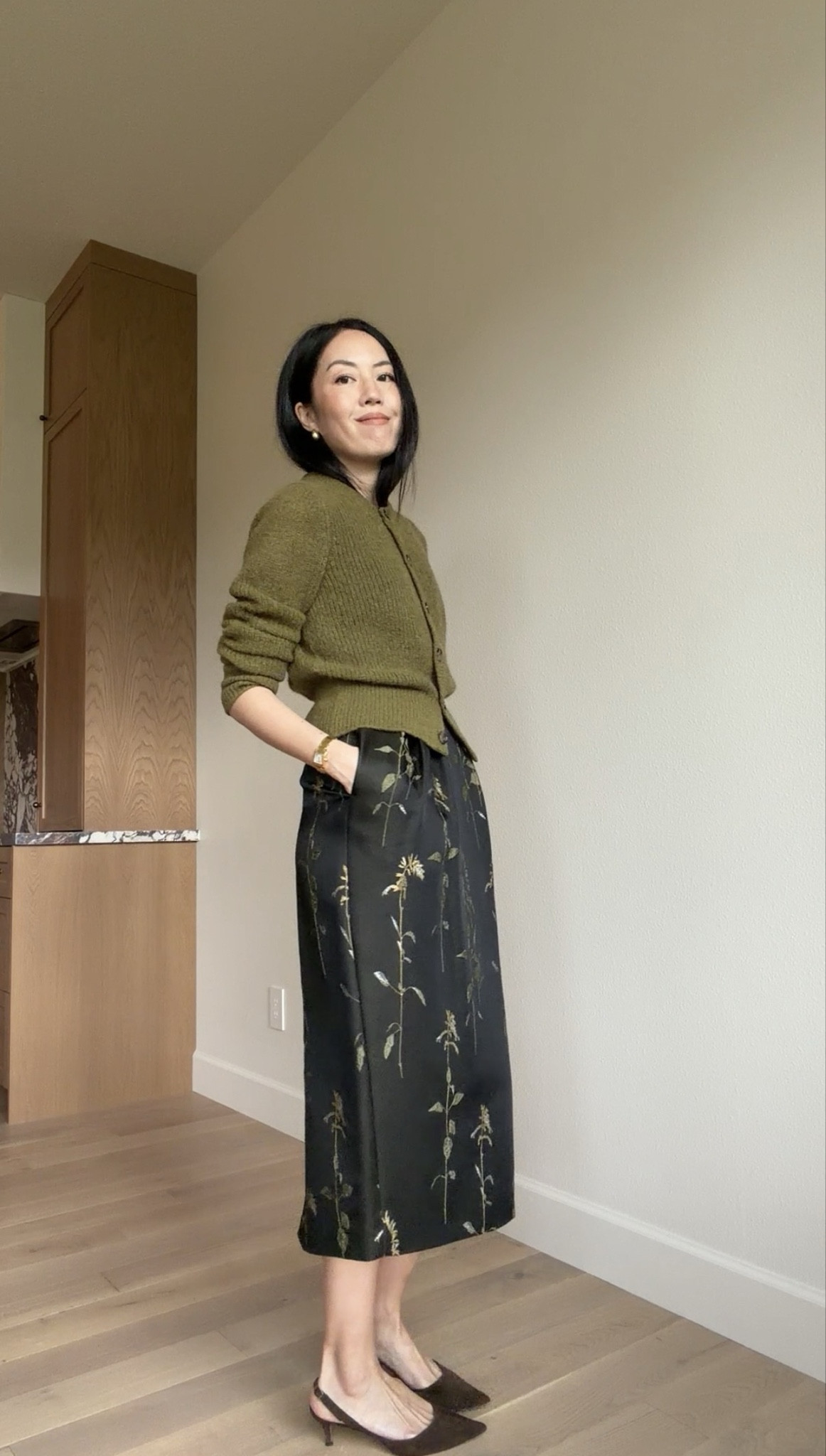 Whoa my cardigan just got marked down to 40% off. Over $100 off now! Shop this gorgeous Veronica Beard cardigan here.

#classicstyle
#wintersweater
#holidaysweater
#VeronicaBeard
#winteroutfit


#LTKGiftGuide #LTKHoliday #LTKSaleAlert