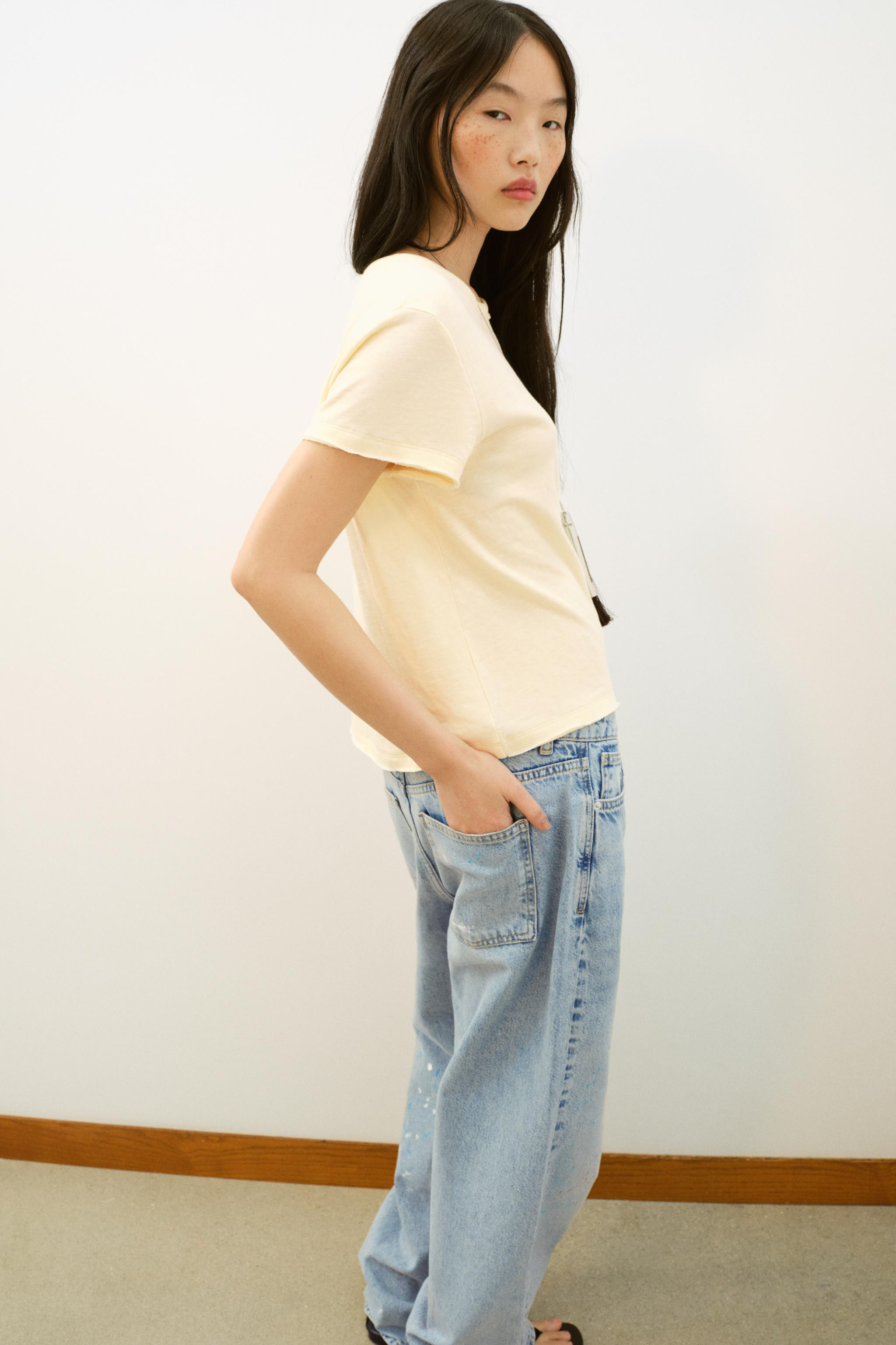 REGULAR FIT - ROUND NECK - NORMAL LENGTH - SHORT SLEEVET-shirt made of cotton yarn. Round neck an... | Zara US