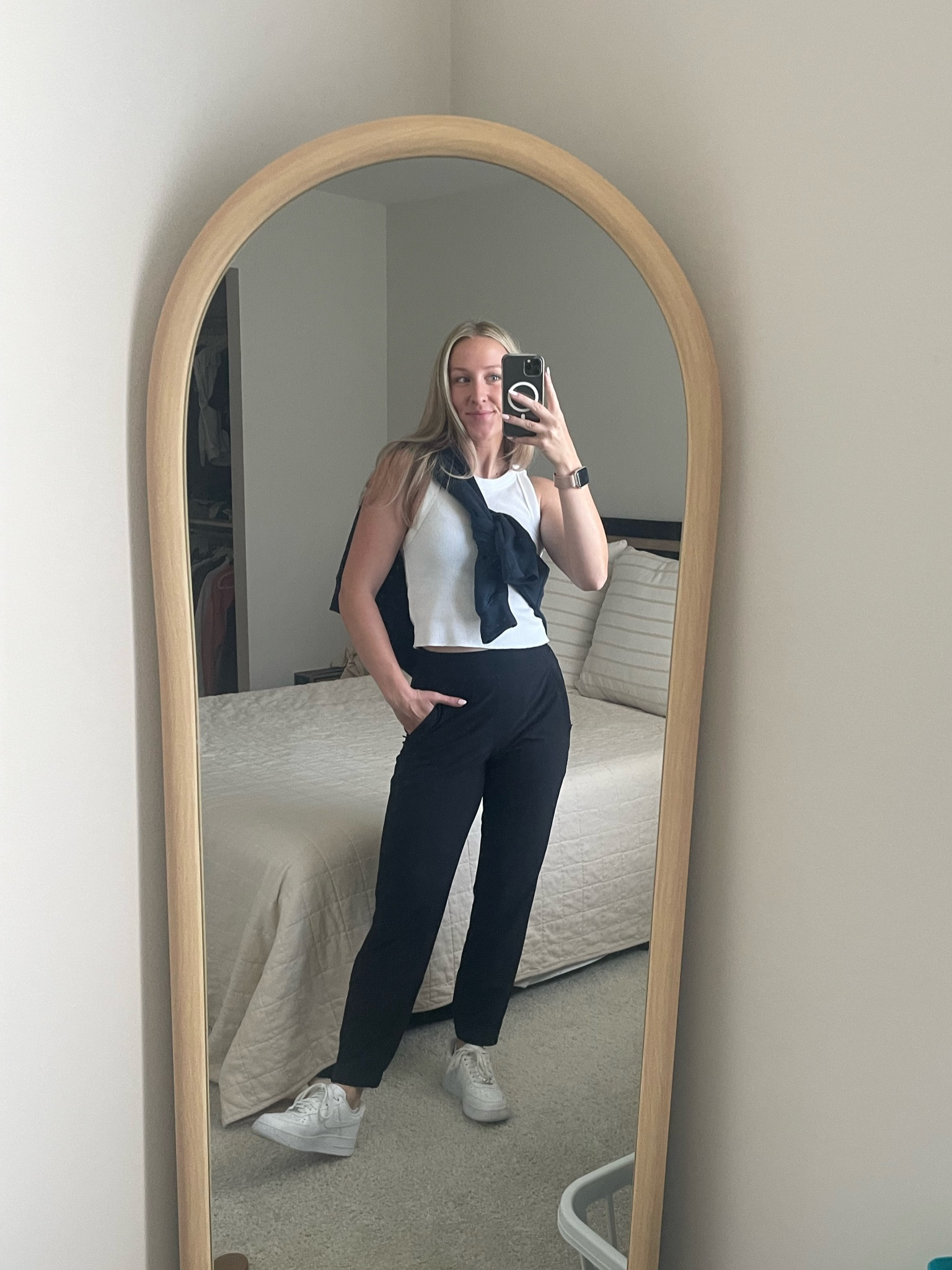 me 🤝🏼 high neck tops AND these Athleta pants for teaching PE 

#LTKActive #LTKBacktoSchool #LTKWorkwear