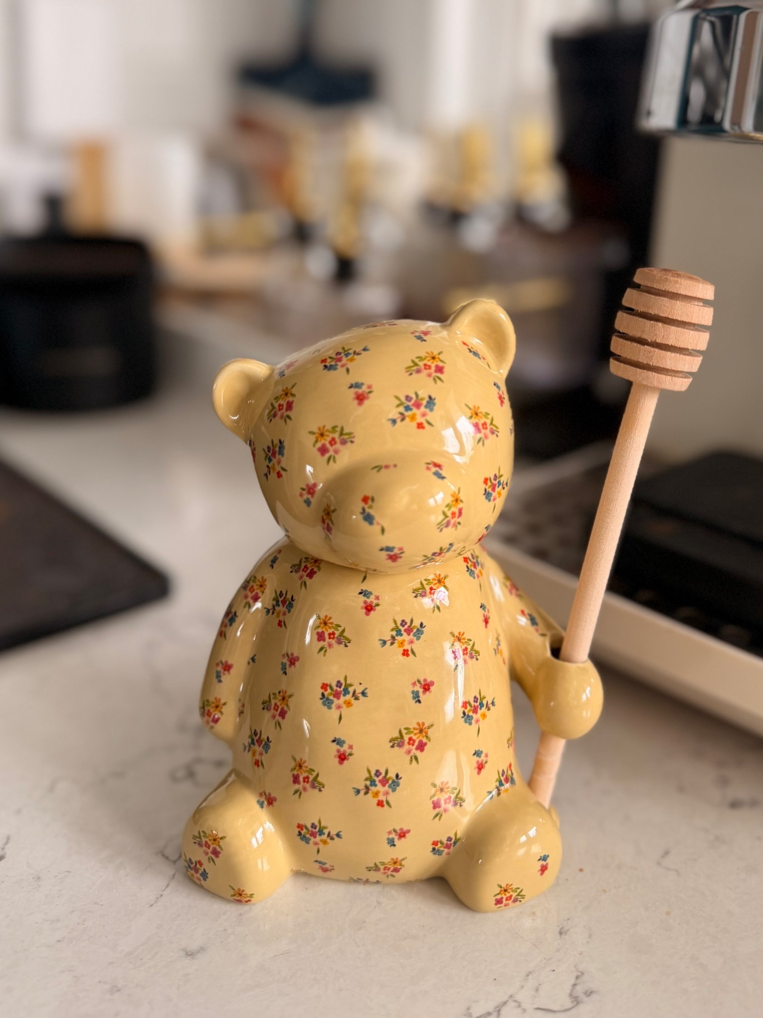 I can’t get over my cutie patootie new honey pot! It’s giving cottagecore Winnie the Pooh. 🩵

Honey jar, cottagecore kitchen, floral decor, floral kitchen, yellow kitchen 

#LTKHome #LTKSeasonal