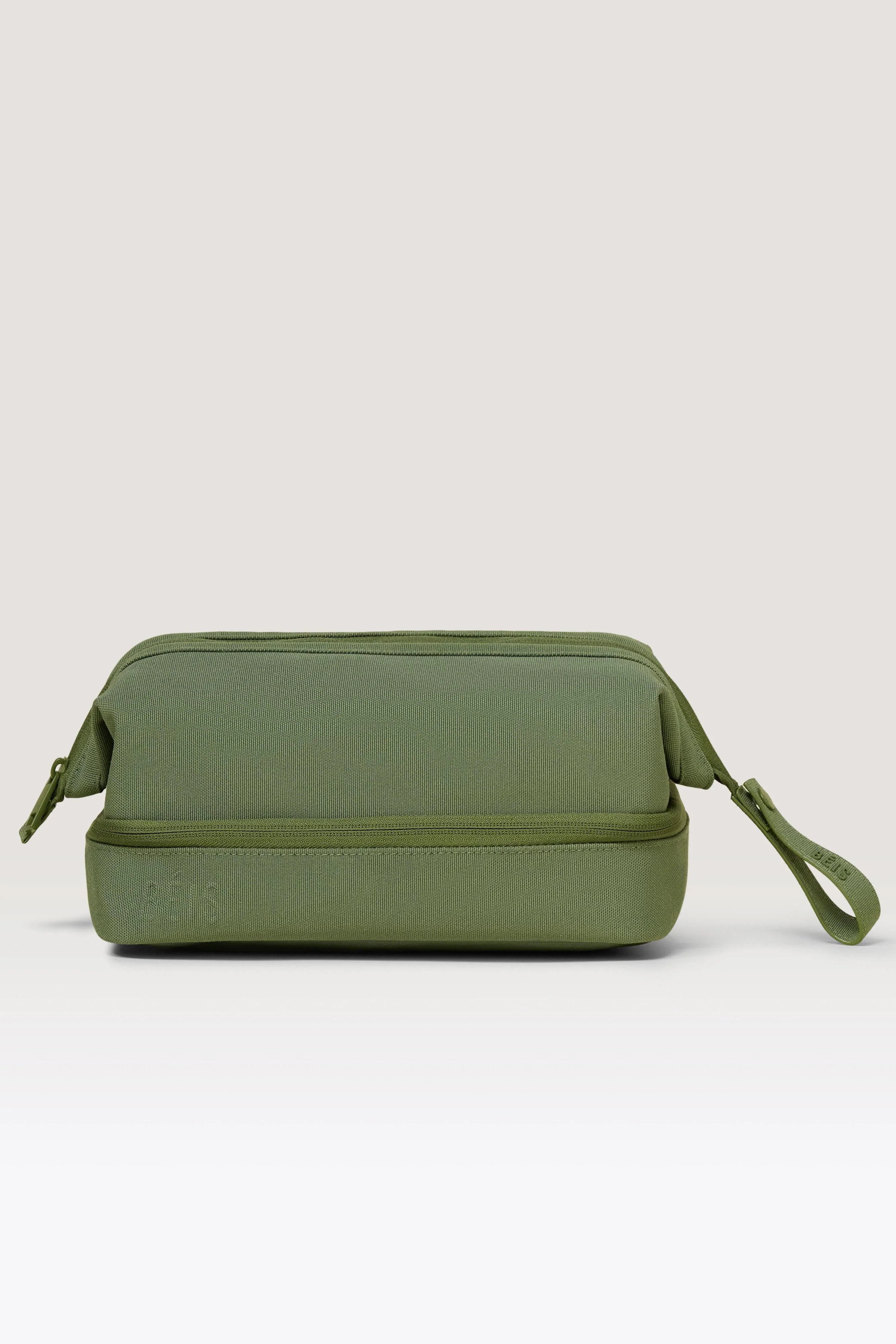 B\u00c9IS \u2018The Dopp Kit\u2019 in Olive - Mens & Womens Dopp Kit Bag | BEIS