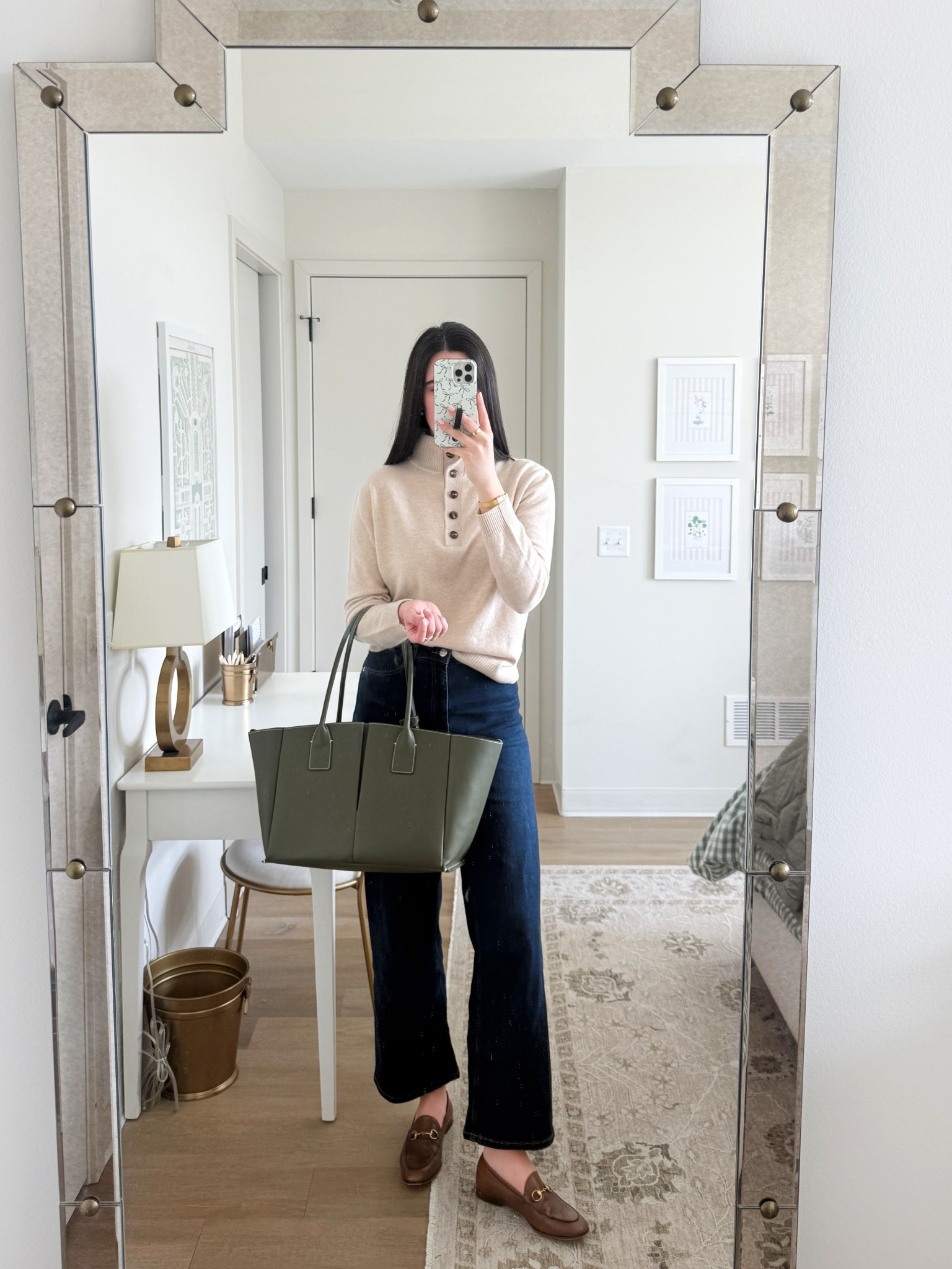 Simple transitional outfit for spring! Wearing this lovely cashmere pullover from Alice Walk! 