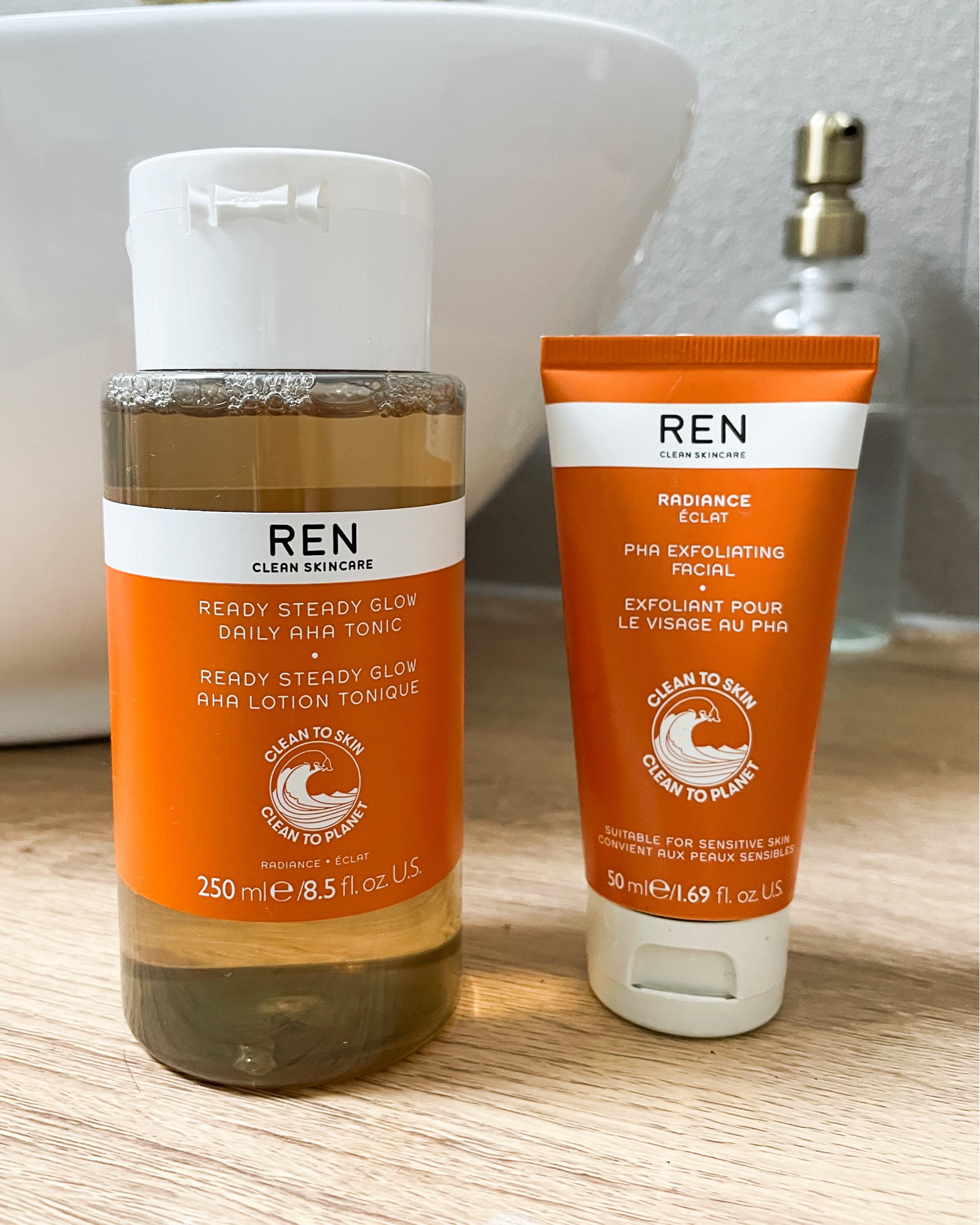 REN Ready Steady Glow Tonic & PHA Exfoliating Mask = summer skin dream 🍊 

#renskincare #gentleskincare #summerskin 





#LTKbeauty