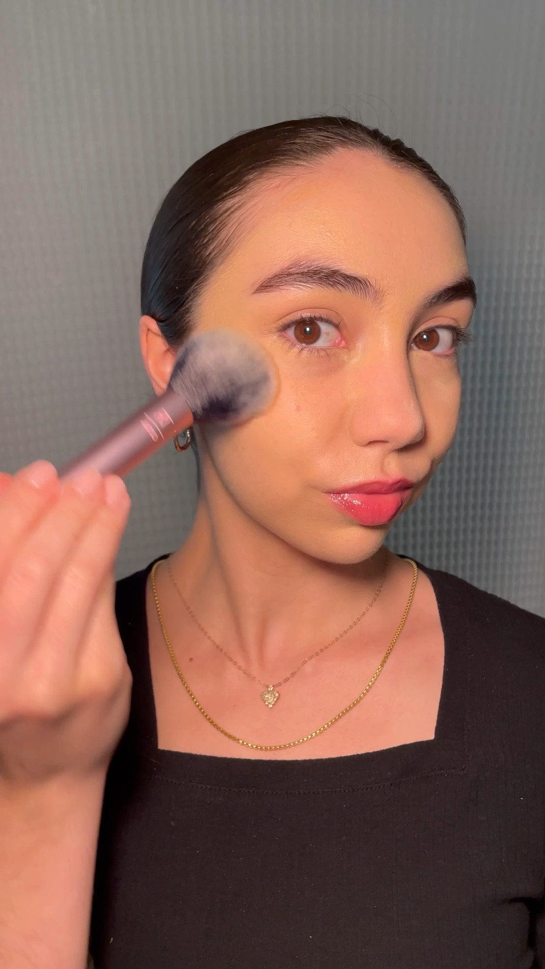 5 Minute Makeup!🖤🎀✨ Products:
@hourglasscosmetics vanish concealer
@drmtlgy tinted moisturizer
@100percentpure bamboo blur powder
@urbandecaycosmetics hydromanic liquid blush
@iliabeauty nitelite bronzer
@charlottetilbury medium nude line
@reviveskincare luxe lip balm
@dior backstage glow palette highlight

#LTKbeauty