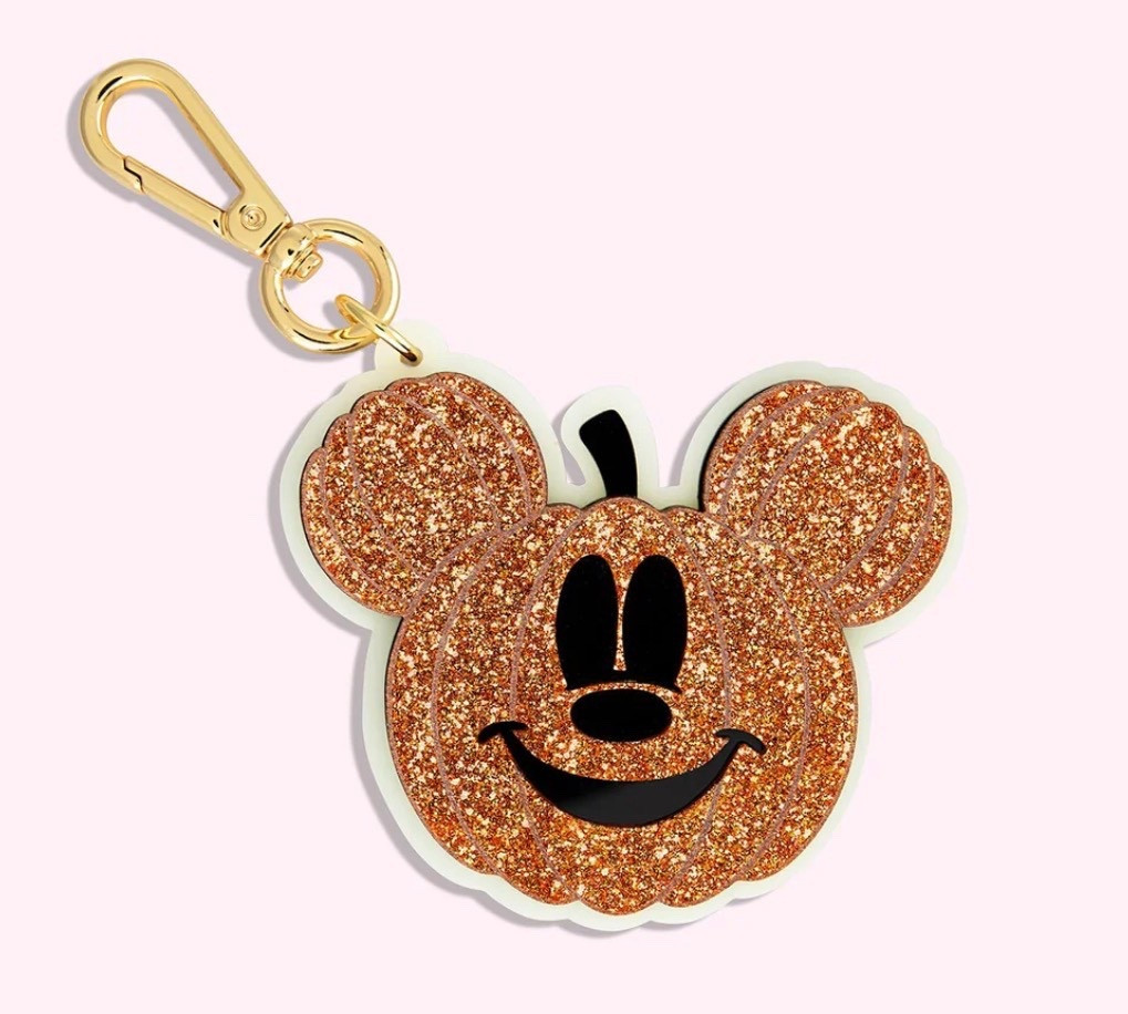 Bag charm🎃

Disney/ bag charm/ accessories/ Halloween/ Disney park/ sale alert

#LTKSeasonal #LTKSaleAlert #LTKHalloween