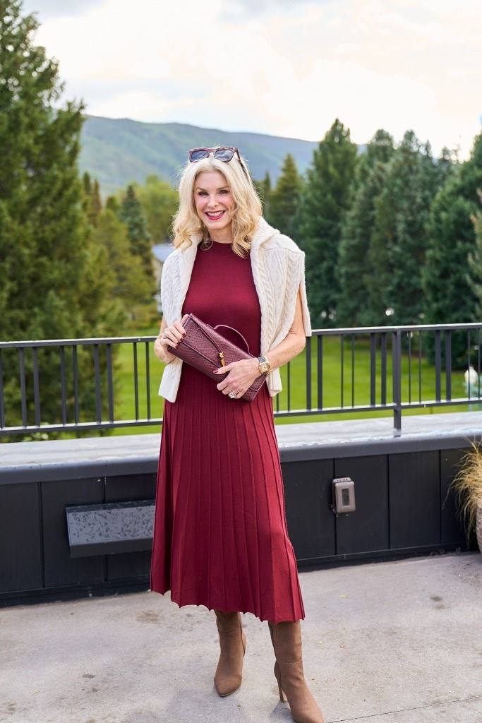 Perfect sweater dress for the holiday season now on sale! Size S. 

#LTKSaleAlert #LTKCyberWeek #LTKFindsUnder100