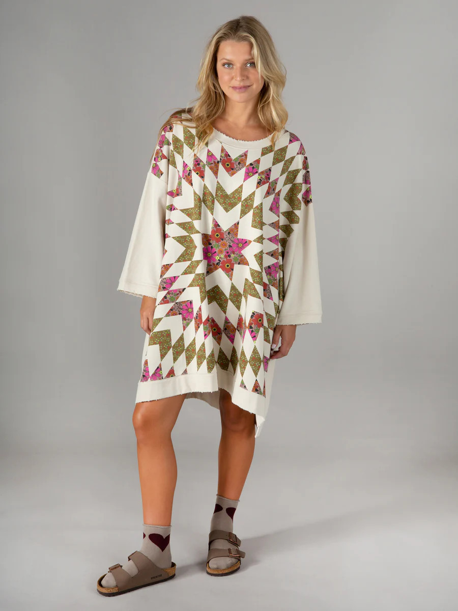 Oversized Billie Sweatshirt Floral Quilt | Natural Life