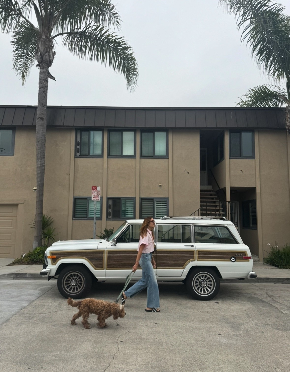 The universally flattering mother jeans, I sized up ￼
Crop top from Zara
Adidas slides so comfy!! 