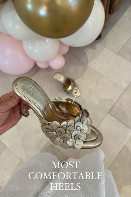 Gold heels size 7.5–go up 1/2 size 
Baby shower heels. Would be perfect for a weddings and date night too 
Target dress size XS 

#babyshower #target #laurabeverlin 


#LTKShoeCrush #LTKFindsUnder100 #LTKWedding