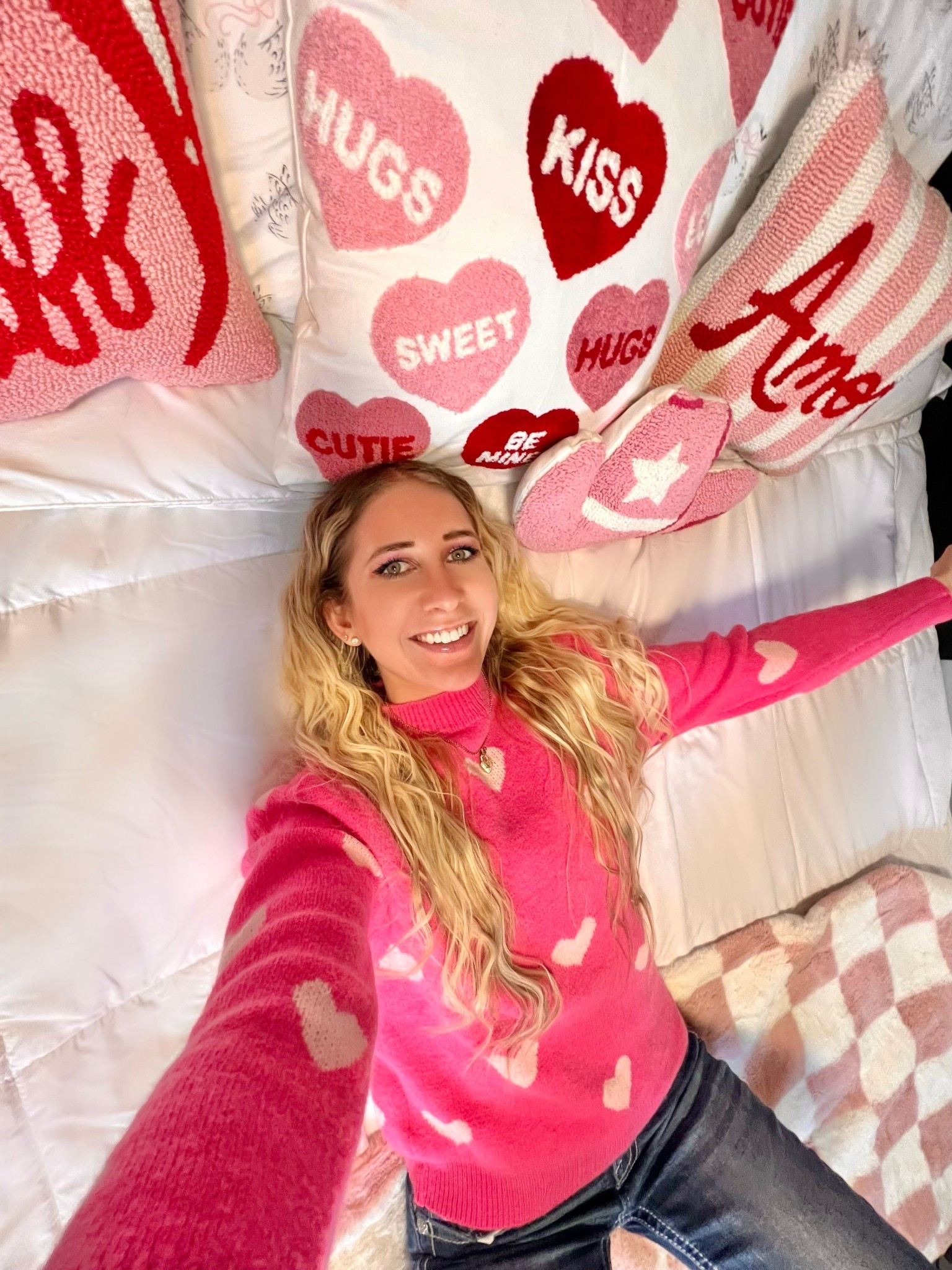 Valentine’s Day sweater linked! ✨💖

#LTKSeasonal #LTKgrwm #LTKValentine