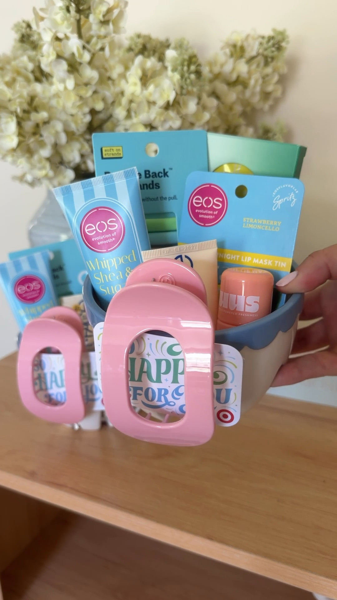 I found everything hear at the @Target dollar spot! They have the cutest new travel size beauty essentials and I grabbed some to put together this summer gift basket with the cutest fruit bowl as the holder!