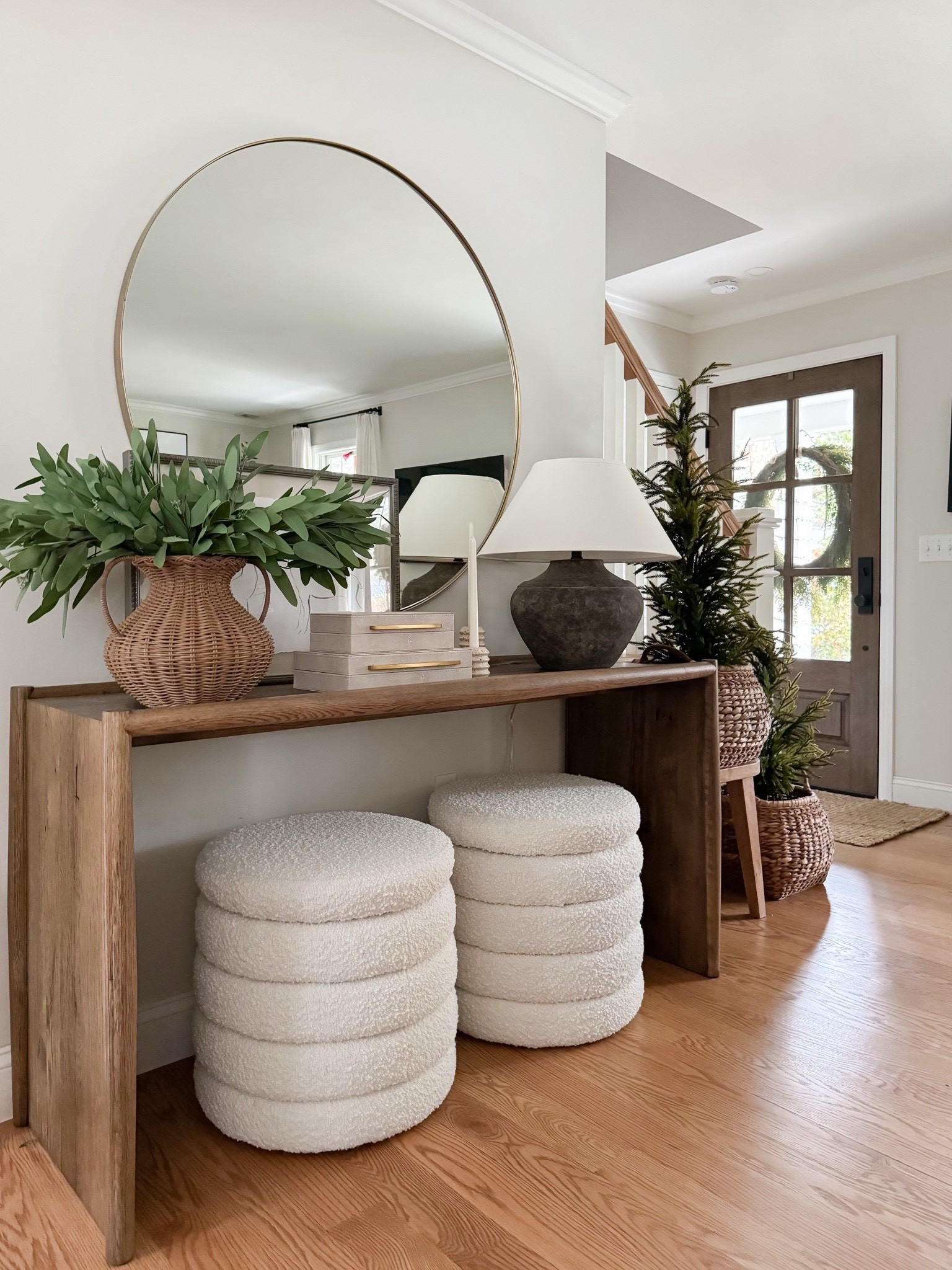 Console Table

Winter living room styling  Home decor  Home  Home decor  Home favorites  Floral vase   Wall Art  Coastal home  coastal home decor  wall mirror  

#LTKHome #LTKHoliday