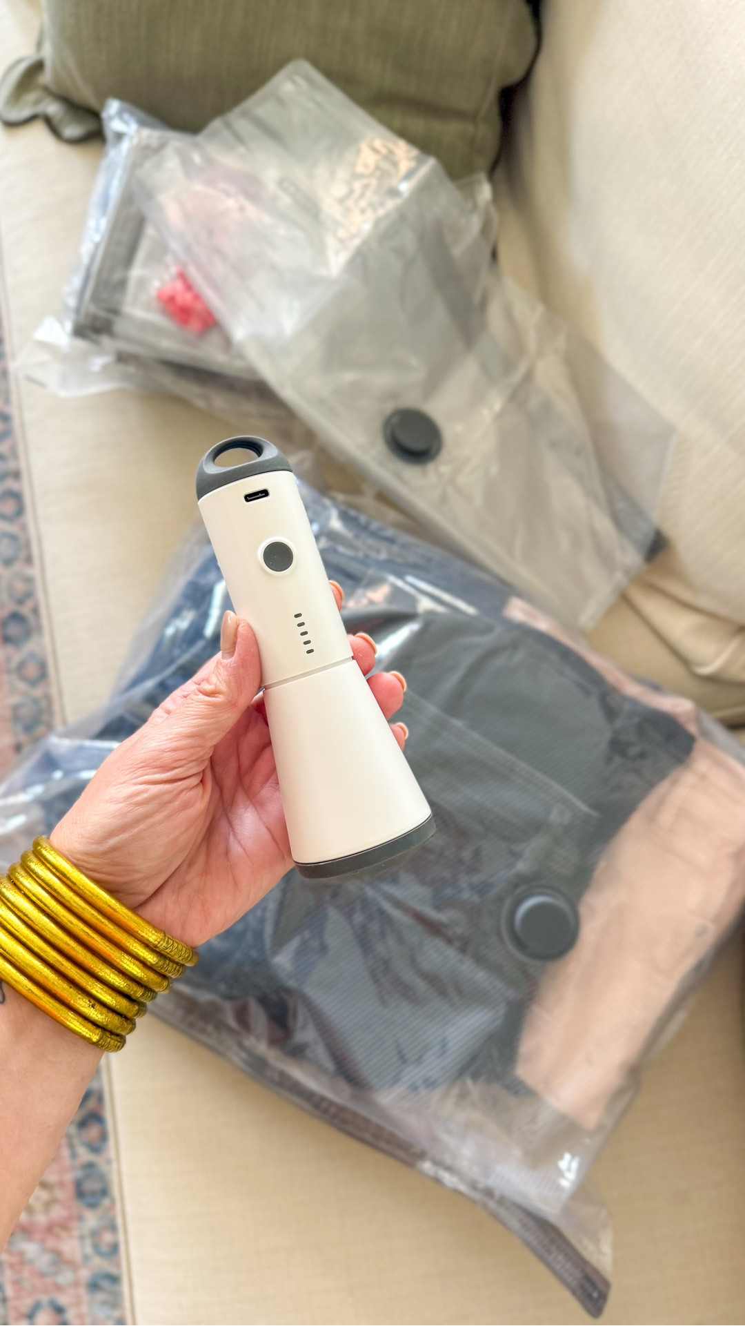 I can’t believe I have been sitting back on this hack. VACBIRD knows how to keep things packed, in the most convenient way ever! Loving how easy it is to use this cordless/rechargeable pump and the multiple options when it comes to bag sizes. 

Head over to VACBIRD and don’t forget to use my code THESOUTHERLYMAG to get 10% off your order 🫶🏻
