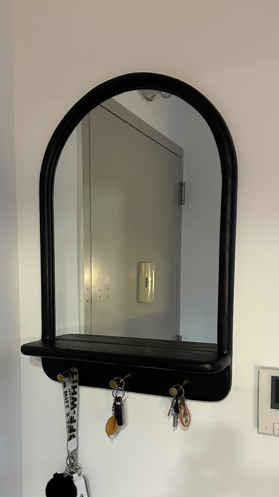 Only a few left in stock!! #wayfair #mirror #accentmirror #interiordecor #nyc 

#LTKHome #LTKWatchNow #LTKStyleTip