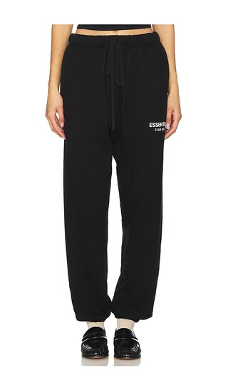 Fleece Essential Sweatpant in Black | Revolve Clothing (Global)