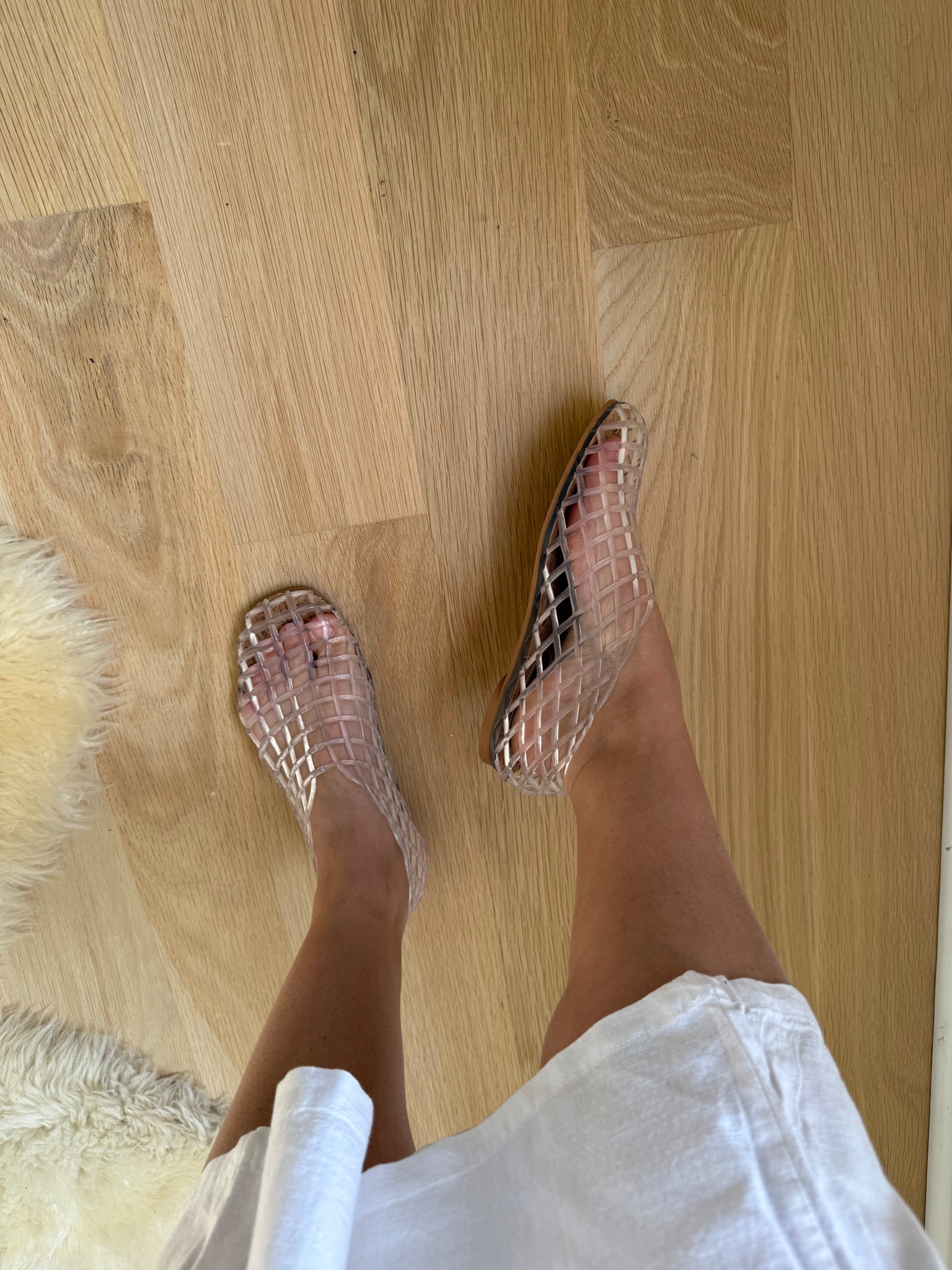 Jelly flats summer spring shoe


#LTKStyleTip #LTKSummerEdit #LTKTravel