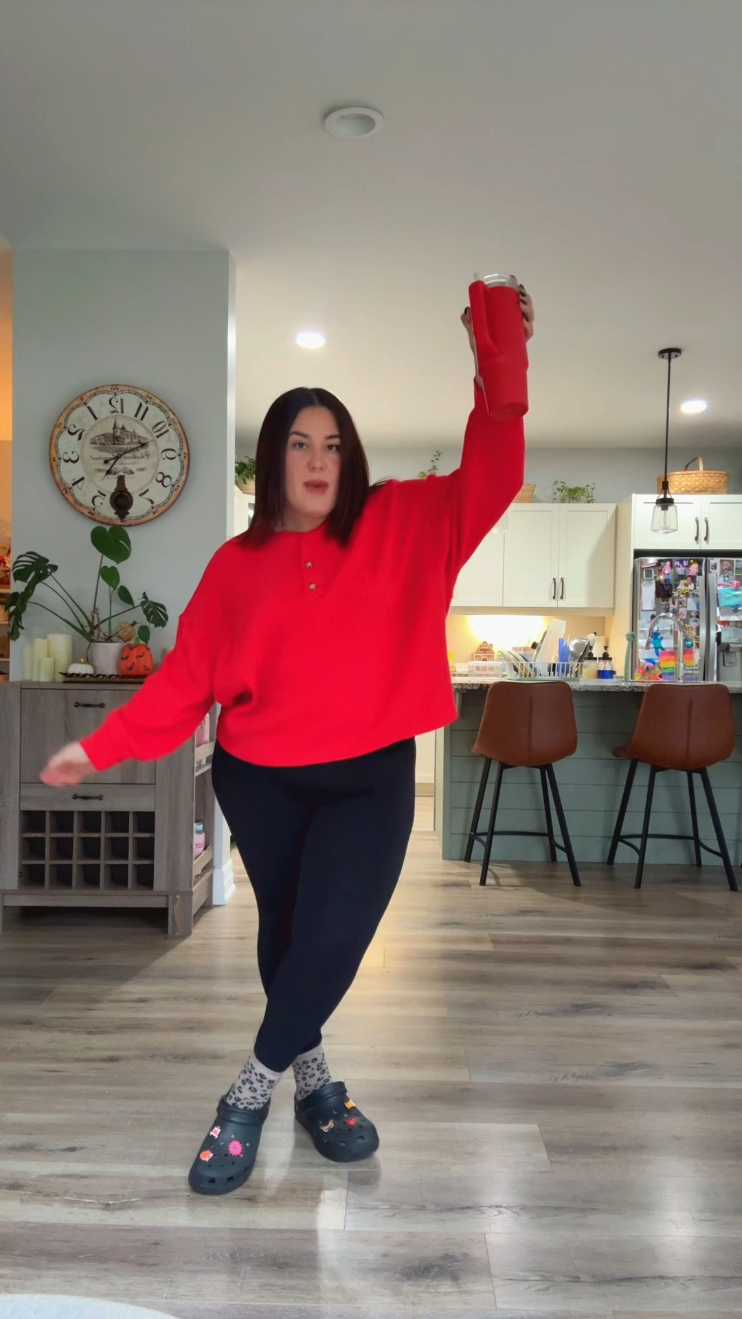 Cutest waffle knit sweater and everyday leggings ❤️

#LTKSaleAlert #LTKMidsize #LTKPlusSize