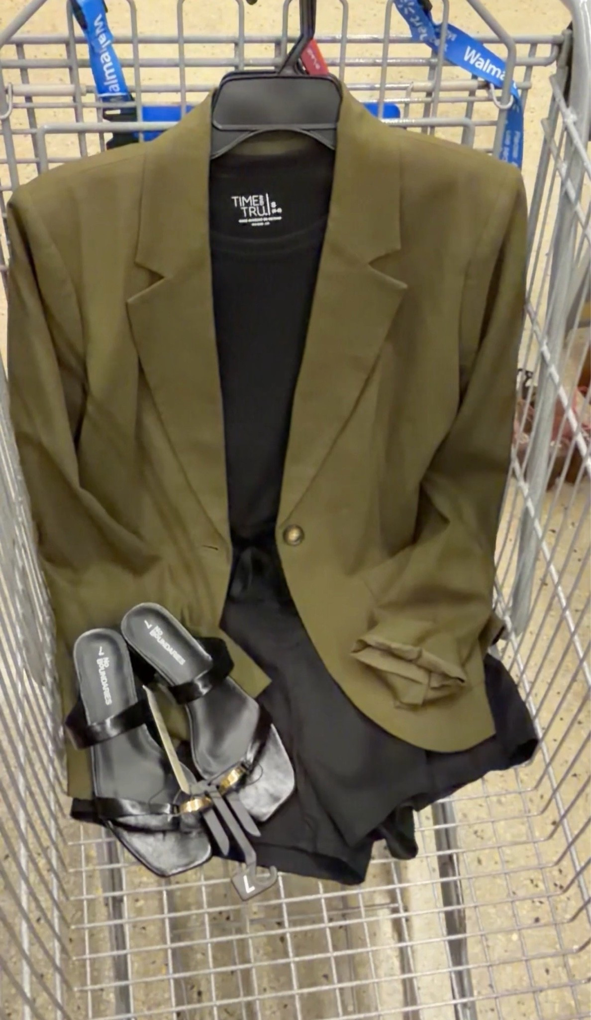 Zara taste on a Walmart budget with this blazer and shorts combo! Summer outfit idea for cocktails, parties, date night, events. Polished casual #walmartstyle