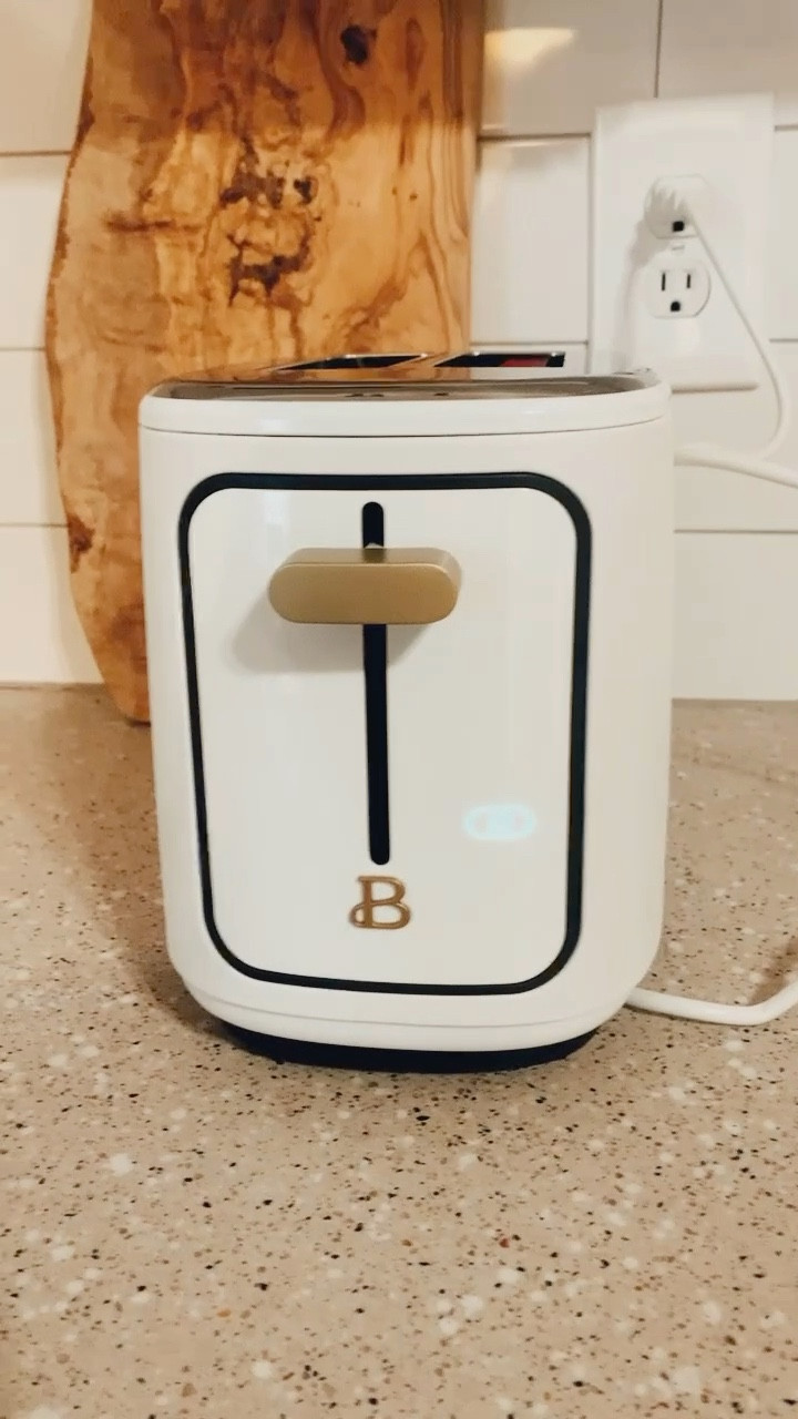 I am obsessed with this new touchscreen toaster!

#toaster #kitchen #drewtoaster

#LTKhome #LTKunder50