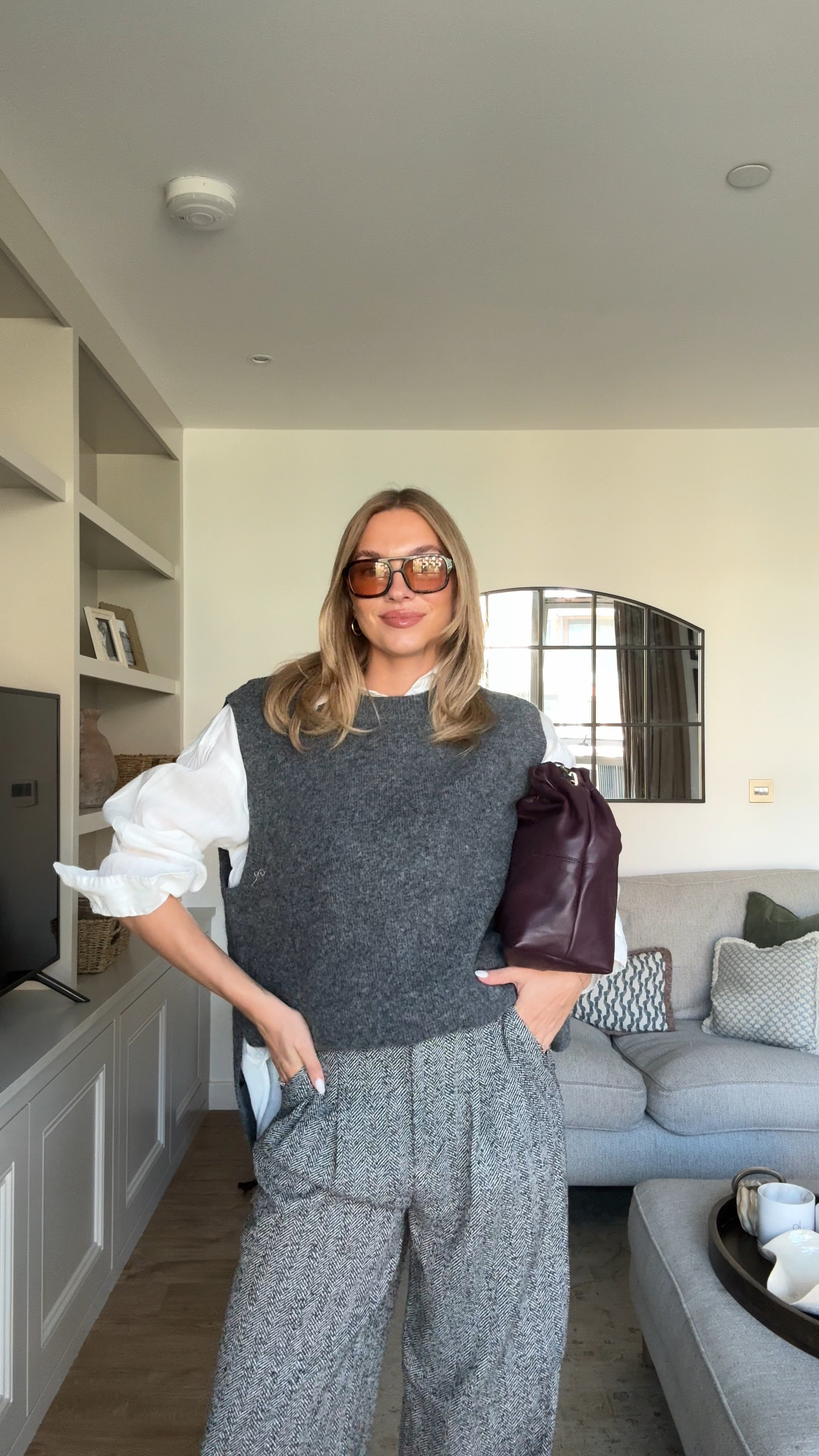 Autumn winter layering 
Office outfit 
Grey outfit 
How to style a shirt 
H&M workwear 
