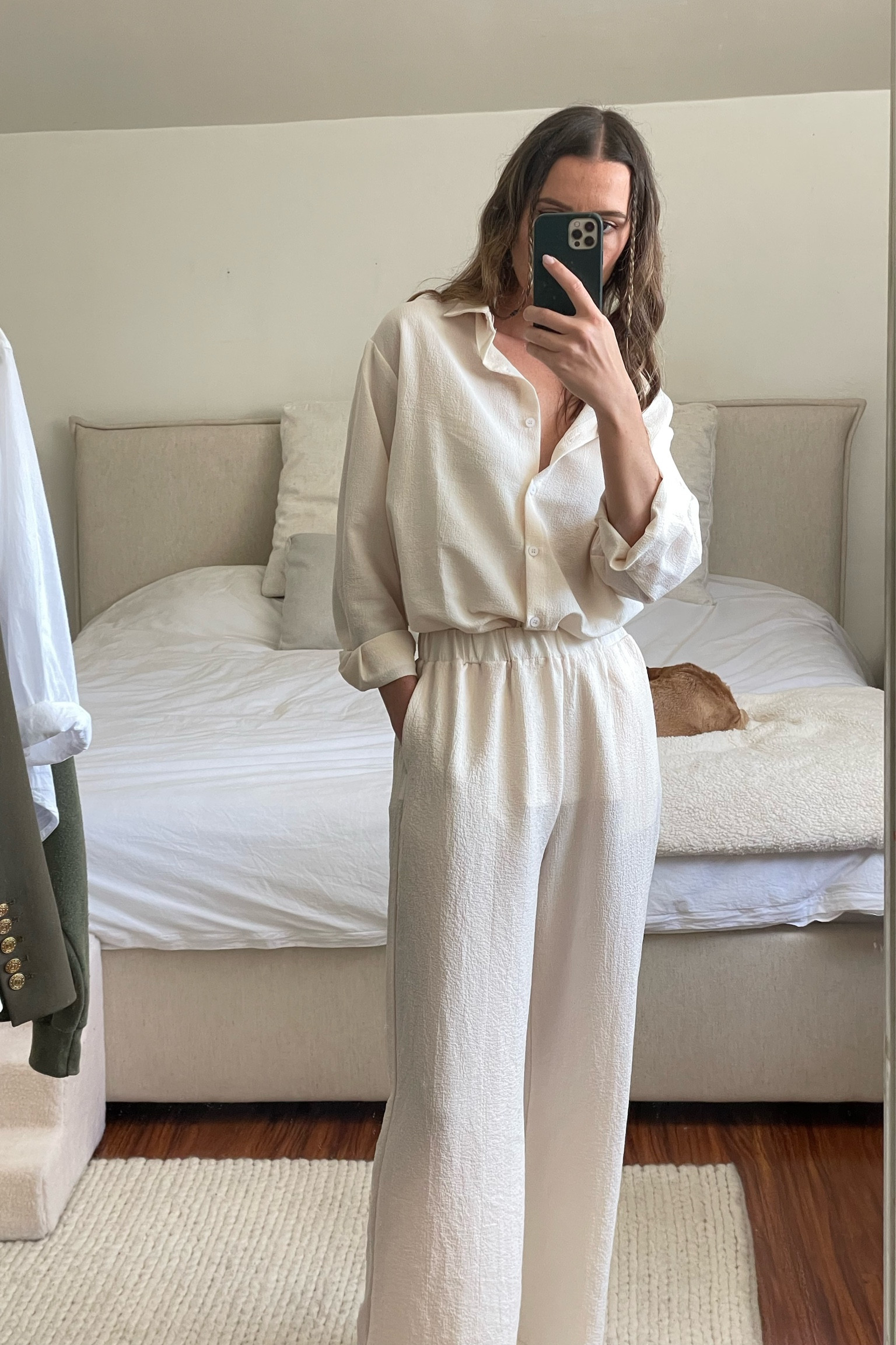 A beige affordable set is the way to my heart 