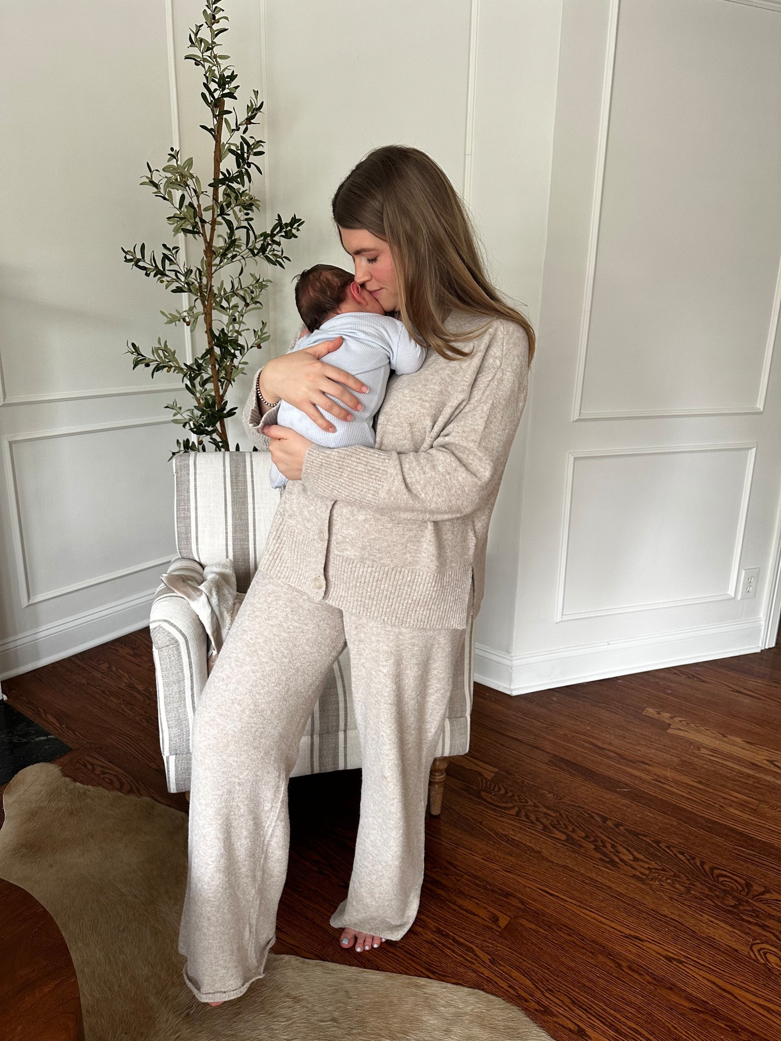 This sweater lounge set is the coziest thing I’ve ever worn! 

Postpartum outfit 
Postpartum fashion 