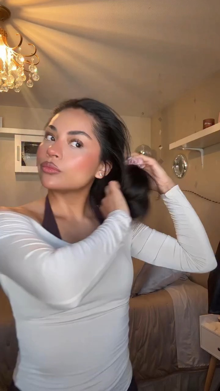 it’s giving healthy ✨💁🏽‍♀️
#longhair #longhairstyles #hairgoals #hair #haircare 
@sleepytie
outfit @dfyne.official