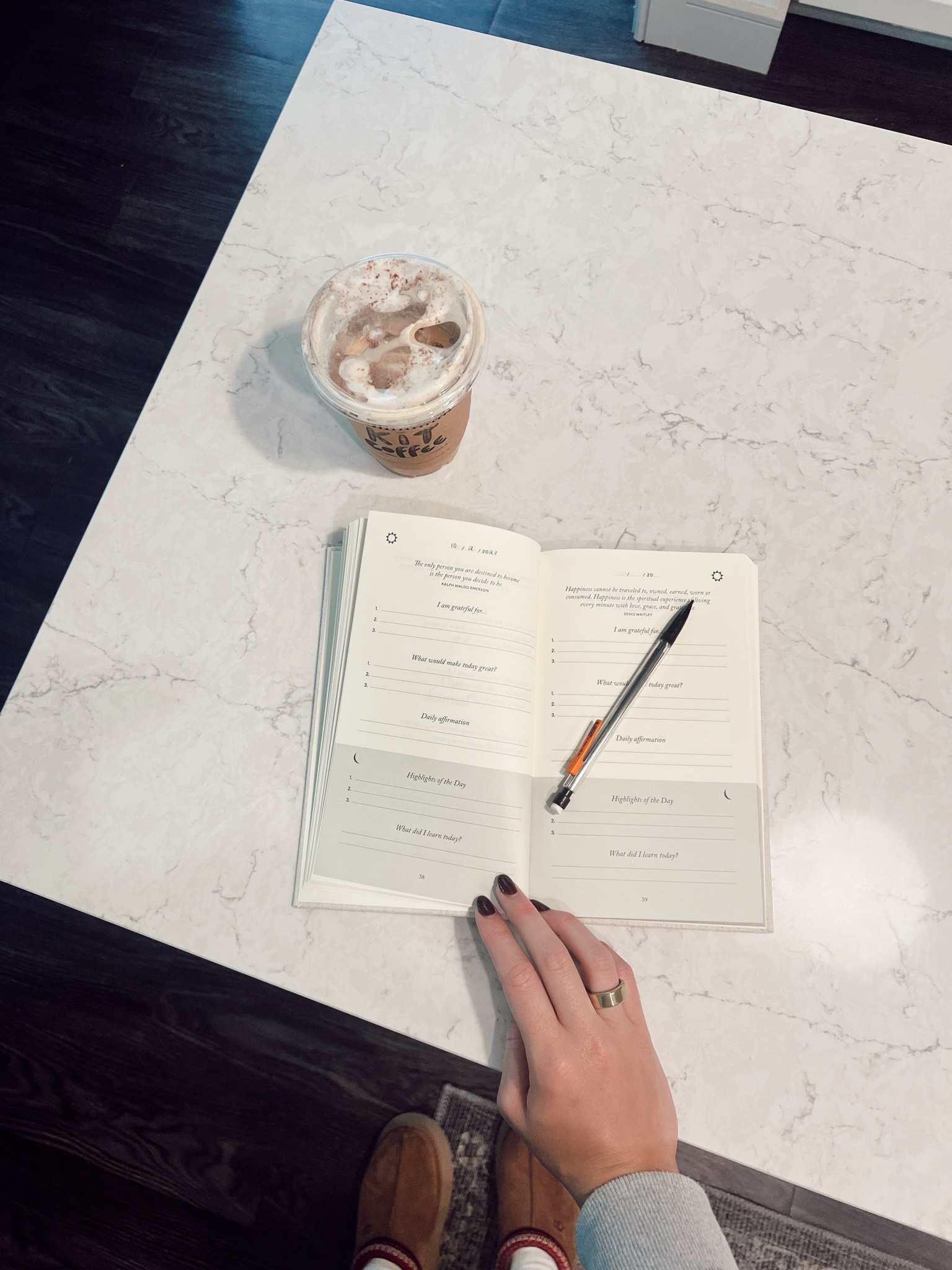 5 minute journal & and my favorite Uggs 🫶🏼💭

#LTKfindsunder50 #LTKshoecrush #LTKhome