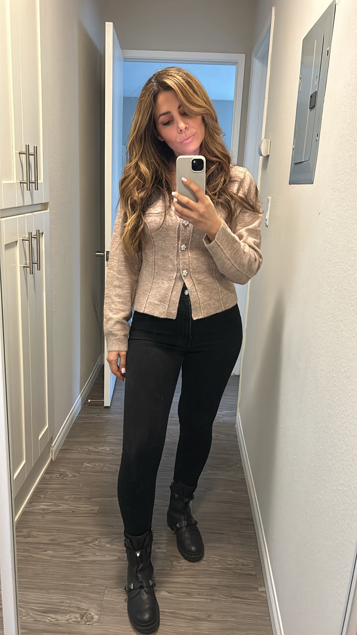 Casuql dinner outfit. #boots  

#LTKshoecrush