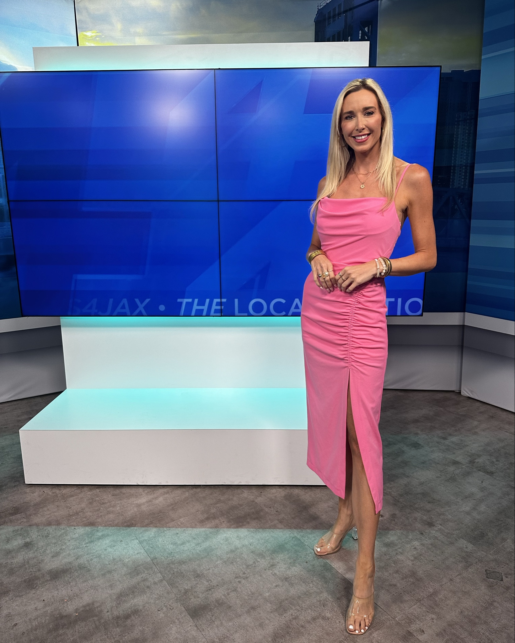 Love this pink ruched dress! I personally wear this on air for work, but I think it would also make a great cocktail dress . MIDI length with a slit and build in bra padding 