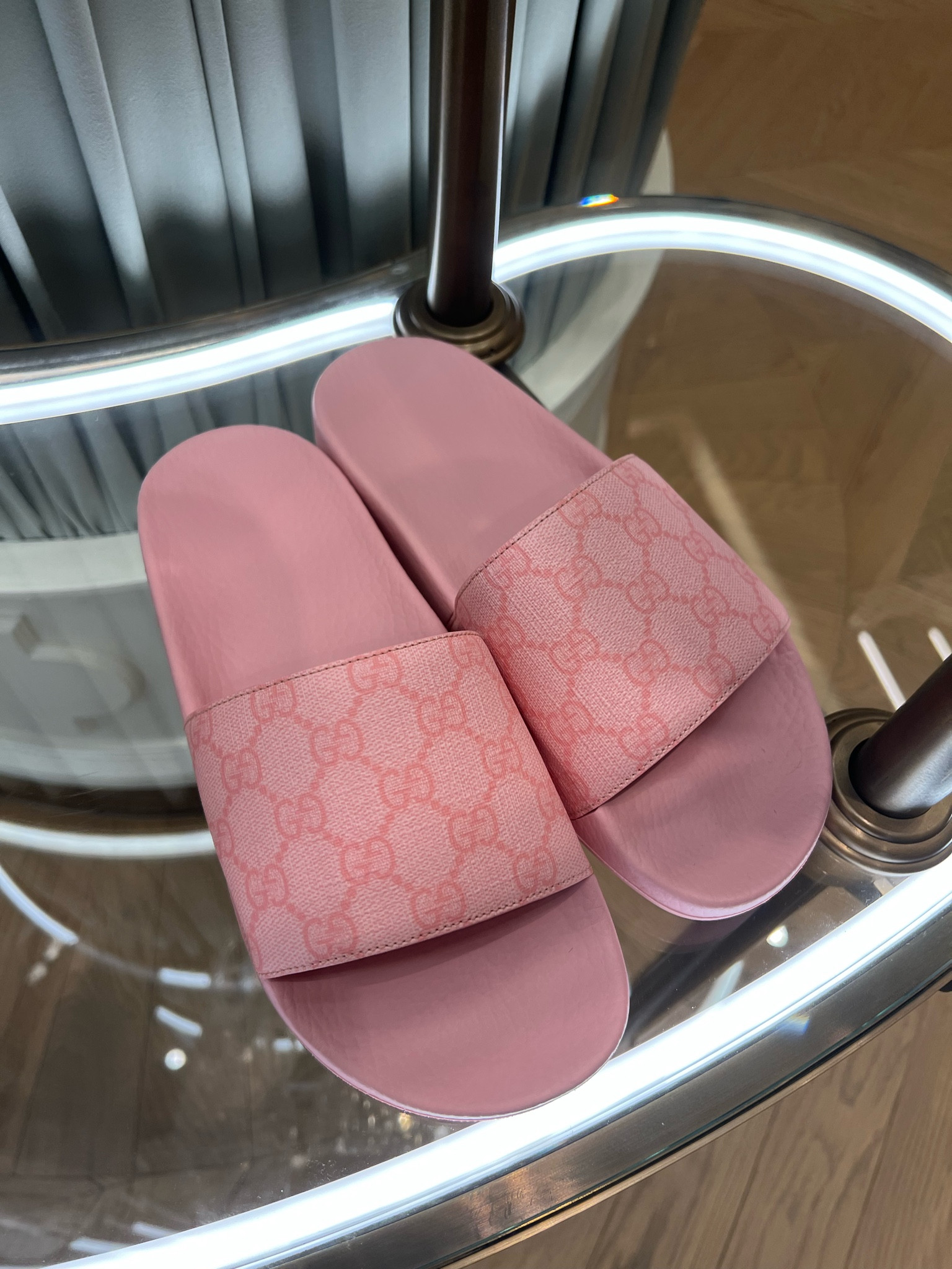 Gucci slides hot sale in box