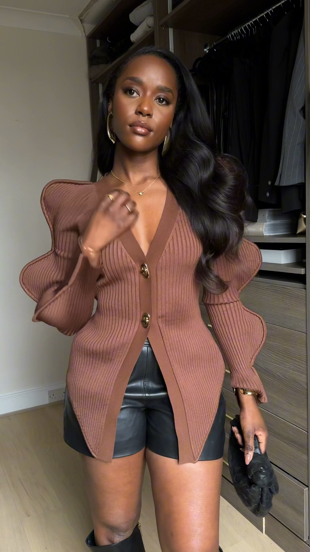 Cardigan of dreams…Lipstick is Yslbeauty in shade N11 (Brun caftan)

#LTKcurves #LTKwinter #LTKeurope