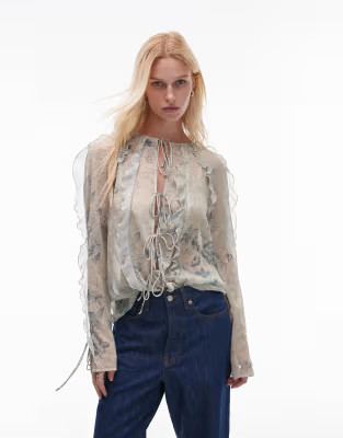 Topshop - Doorschijnende top met ruches aan de mouwen, gestrikte voorkant en blauwe kanten bloeme... | ASOS (Global)