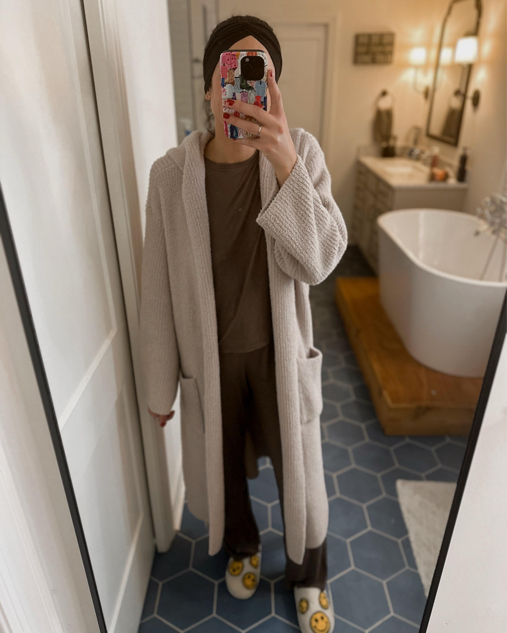 My favorite robe 🫶🏽 It’s the softest material. Plus it has pockets and a hood ✨

#LTKU #LTKGiftGuide #LTKWatchNow