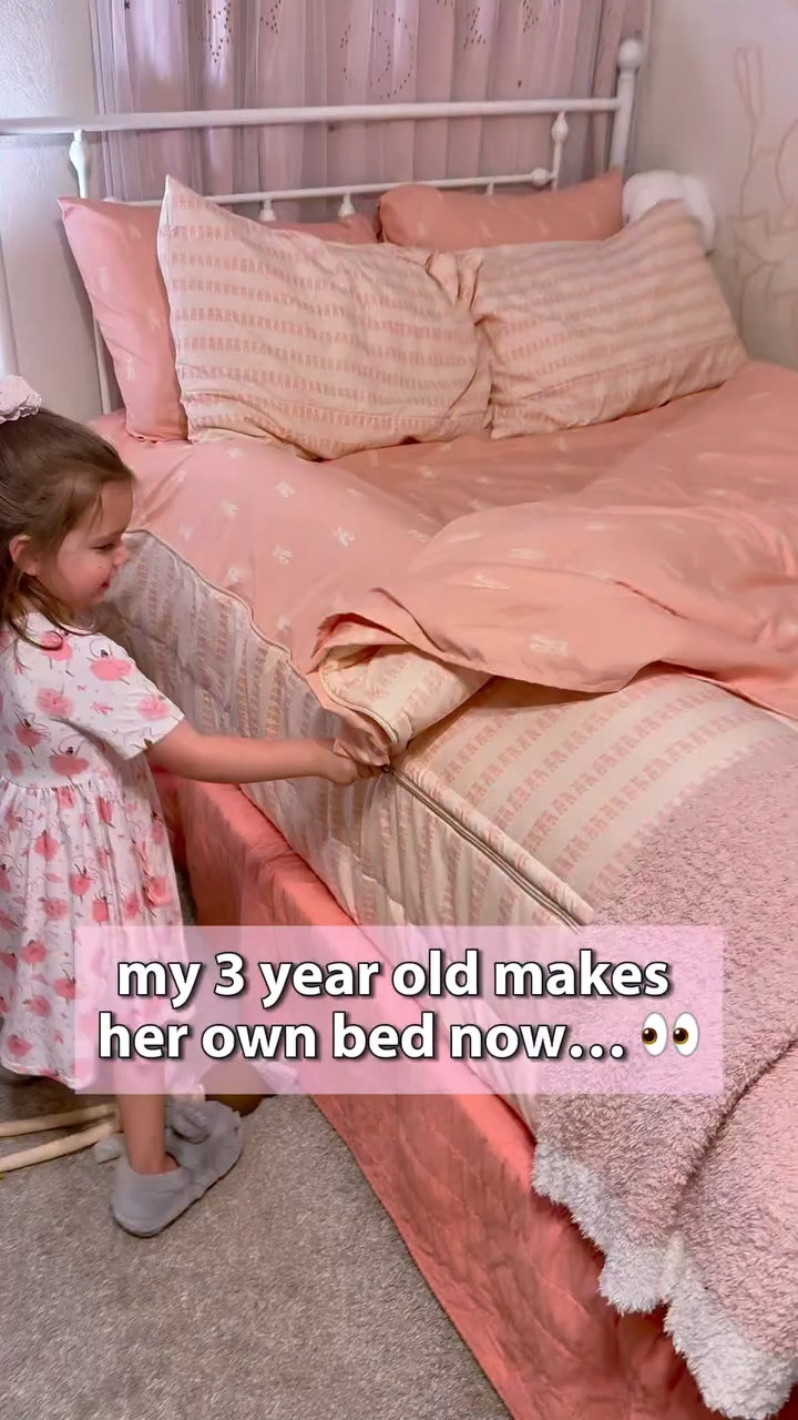 Teaching independence doesn’t always mean adding more to your plate… sometimes it’s just making things easier for them to do on their own.

This has been one of the simplest swaps that’s made a big difference in our routine.

She can get into bed by herself ✔️
She can actually make her bed in the morning ✔️
And because she picked the ballerina one herself… she’s SO proud to take care of it 🩰✨

No sheets everywhere. No re-making the bed.
Just a small win that builds confidence (and gives me one less thing to do 😅)

If you’ve been working on independence OR smoother bedtime routines… this has been such a game changer for us.

#toddlerindependence #bedtimeroutine #momlifehacks #toddlerlife
