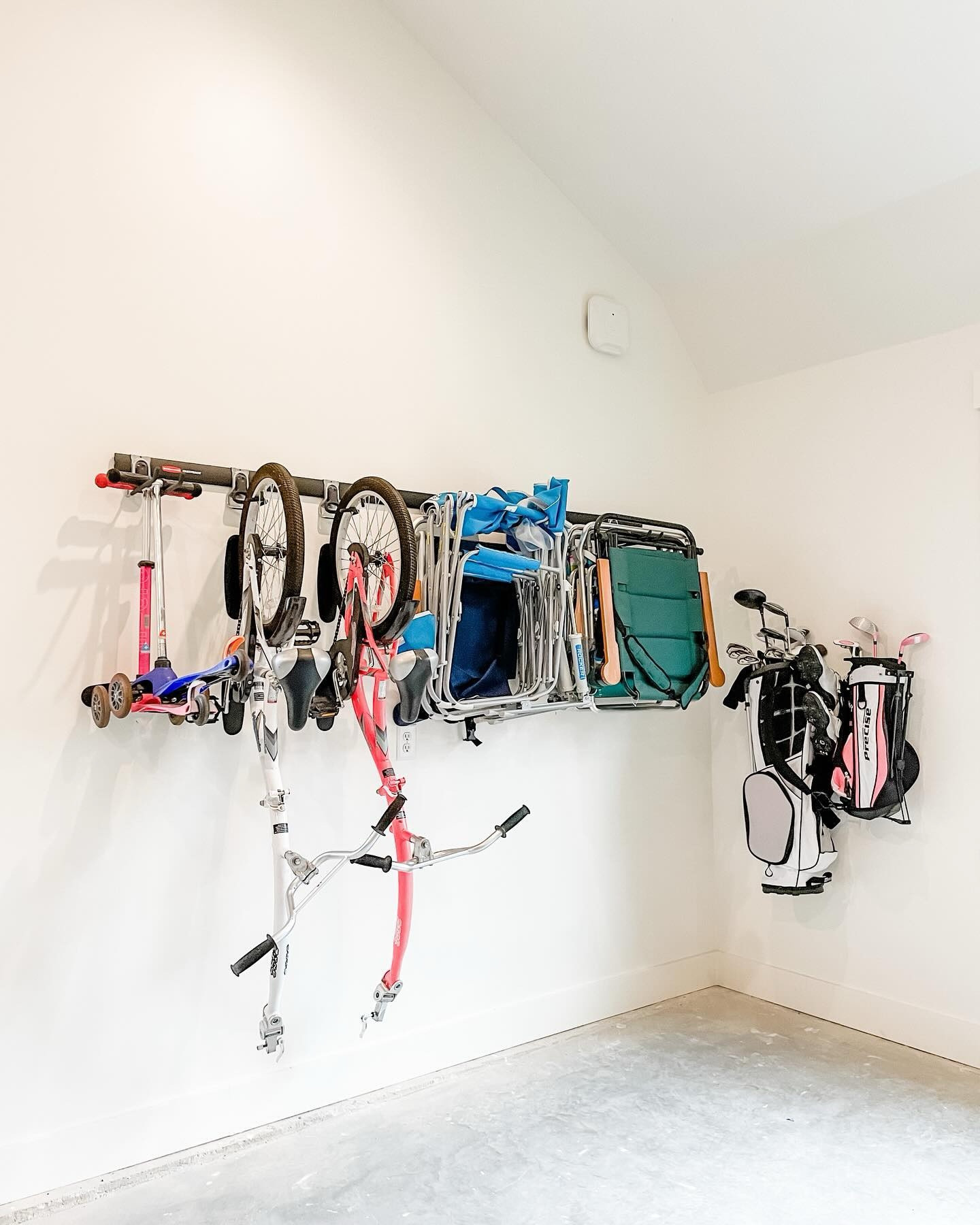 Fool’s Spring this week really has us daydreaming about warmer weather. Those warmer temps mean one thing for our schedule...garage season! Have a garage that needs a pre-summer break makeover. We are booking now for late March/early April garage transformations. 
⠀⠀⠀⠀⠀⠀⠀⠀⠀
Link to book a free consult call is in our profile!