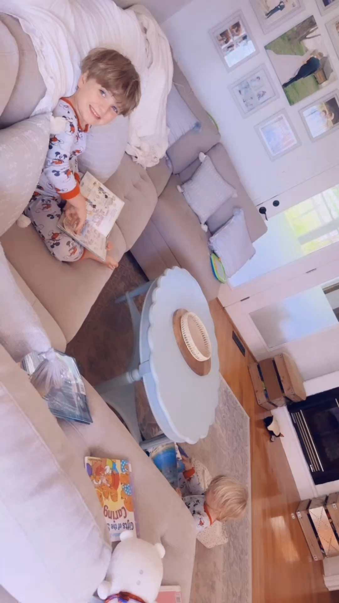 And these two cuties have been all cozy reading 📖 their new library 📚 books - I just can’t get over how cutie 🥰 and cozy our living area feels!!! 🏡