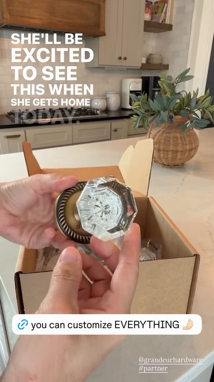 The prettiest brass hardware for your doors

#LTKHome