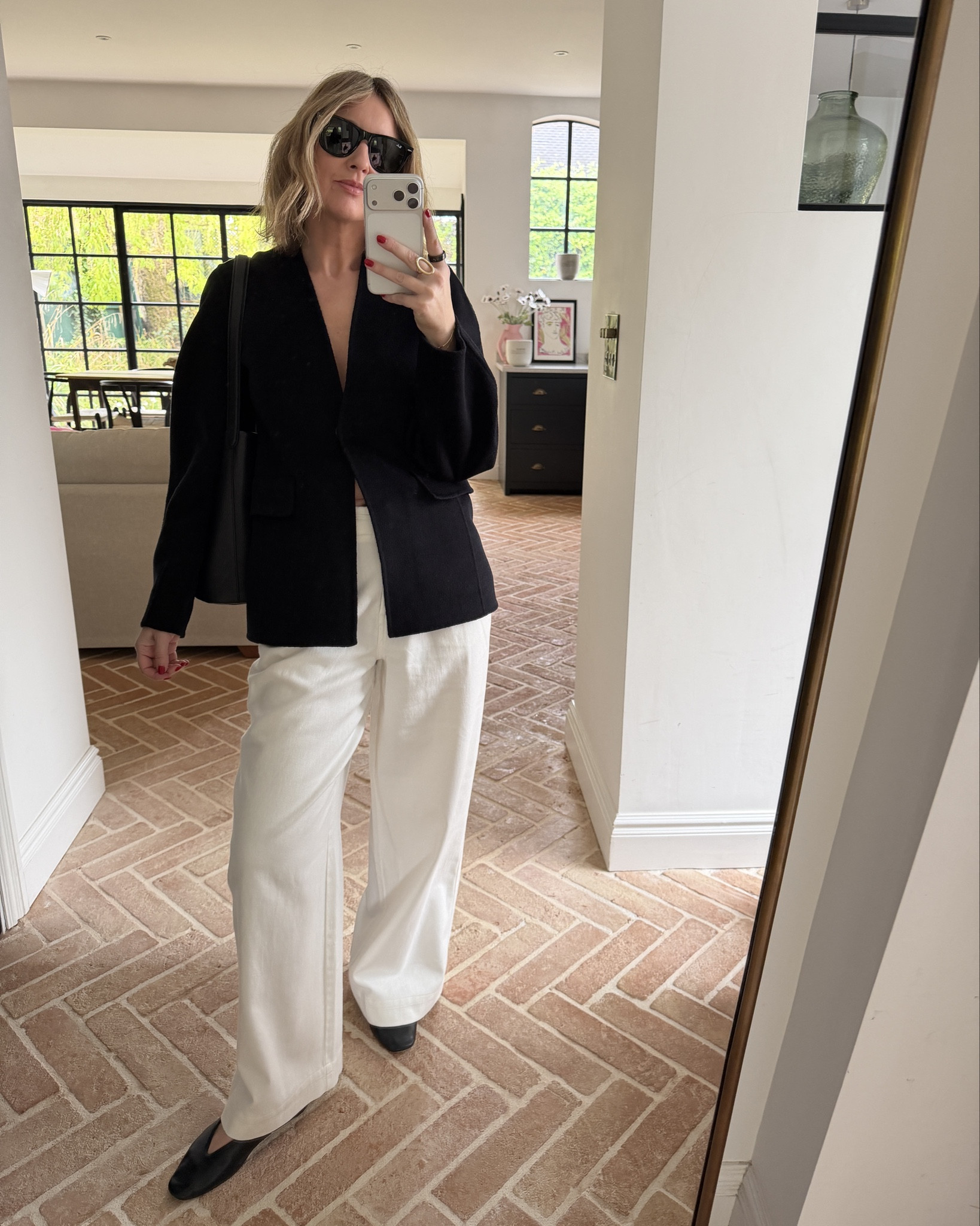 Why I wore last week | monochrome | spring outfits | suede jacket | navy sweatshirt | balloon pants | fringed jacket 

#LTKeurope #LTKstyletip #LTKspring