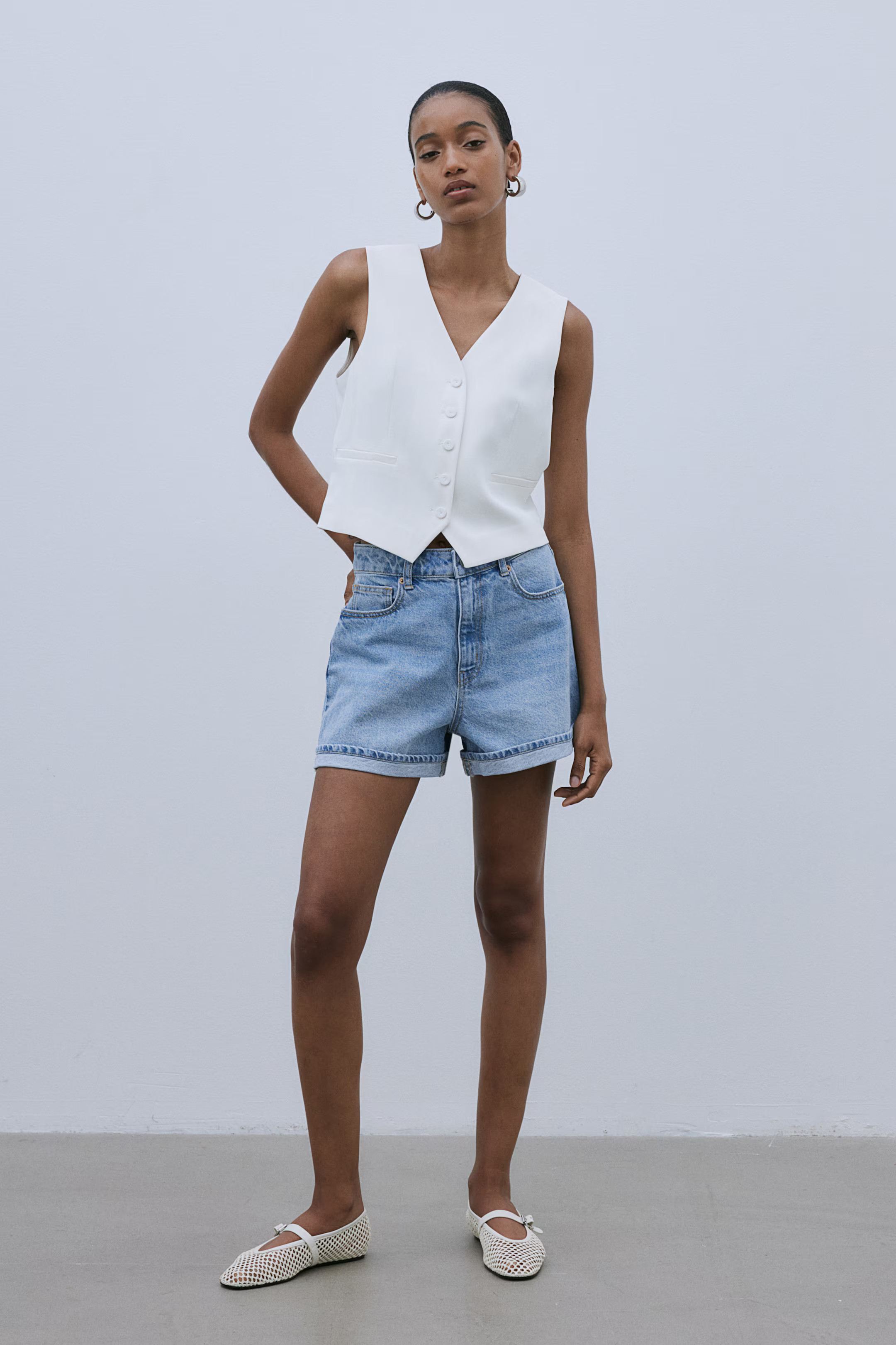 Jeansshorts mit hohem Bund - Hoher Bund - Kurz - Helles Denimblau - Ladies | H&M AT | H&M (DE, AT, CH, NL, FI)