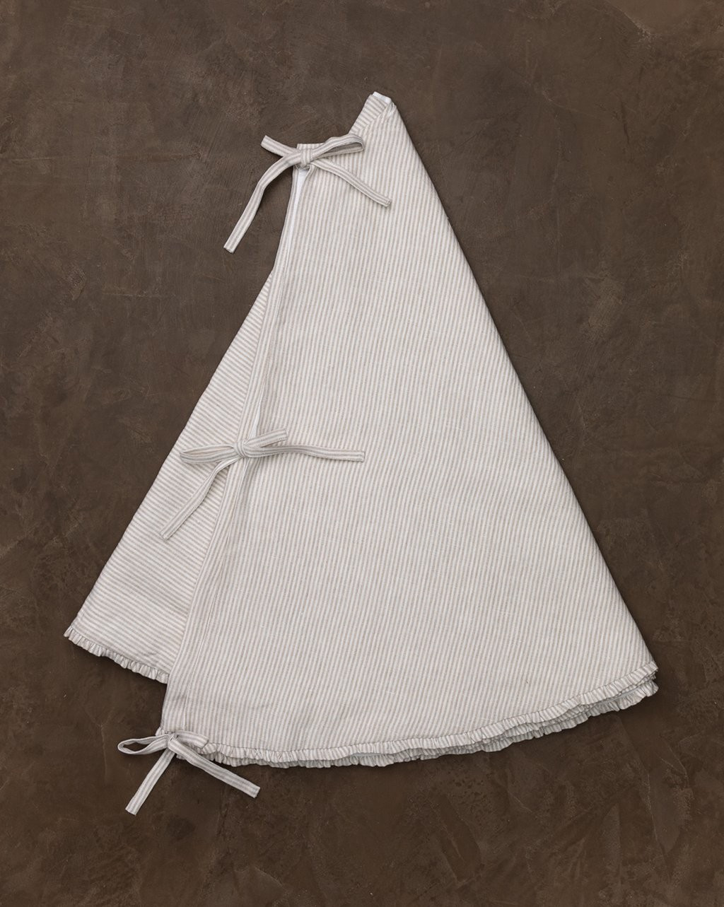 Ruffle Border Linen Tree Skirt | McGee & Co.