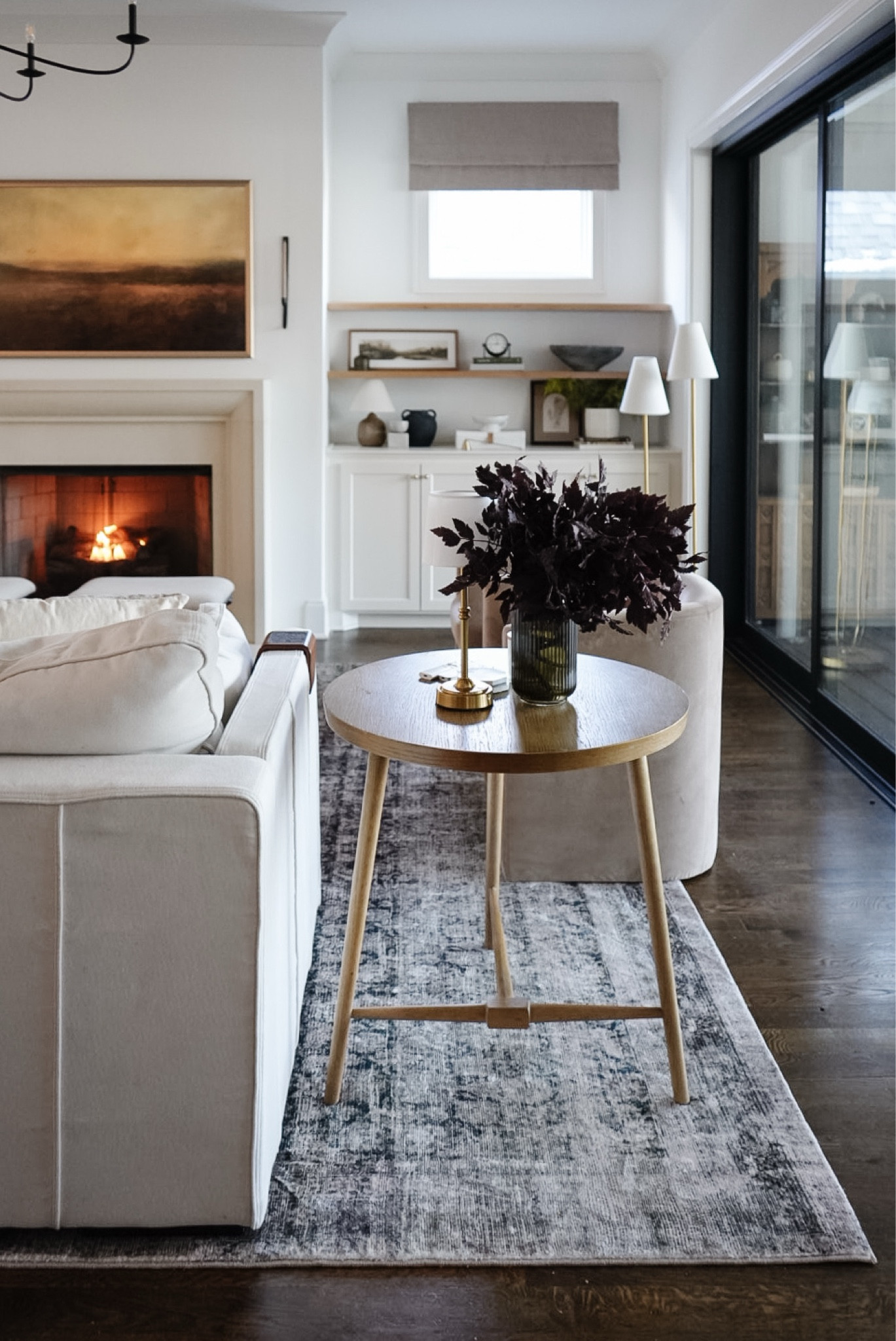 Living room sources

Rug, chairs, table, lamp, decor

#LTKHome