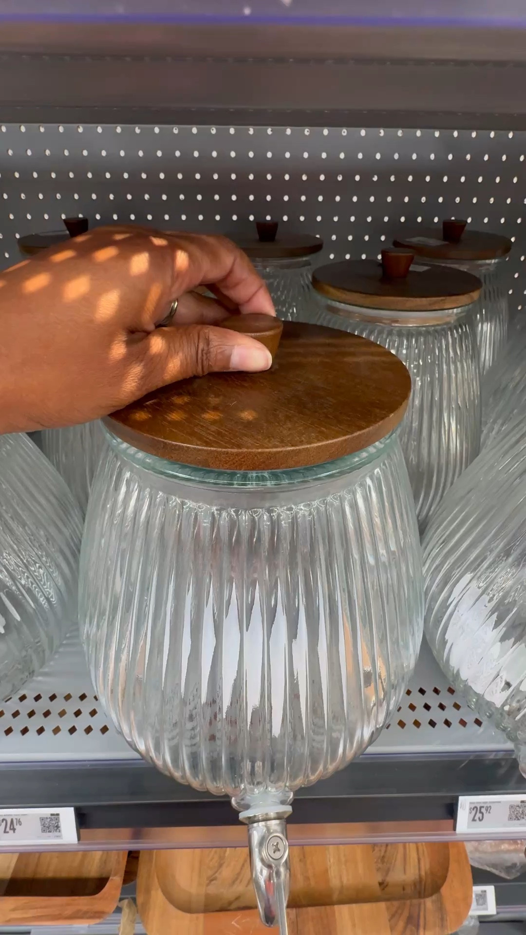 New The Pioneer Woman Glass 2 Gallons Ribbed Beverage Dispenser with Wood Lid. Perfect for lemonade.