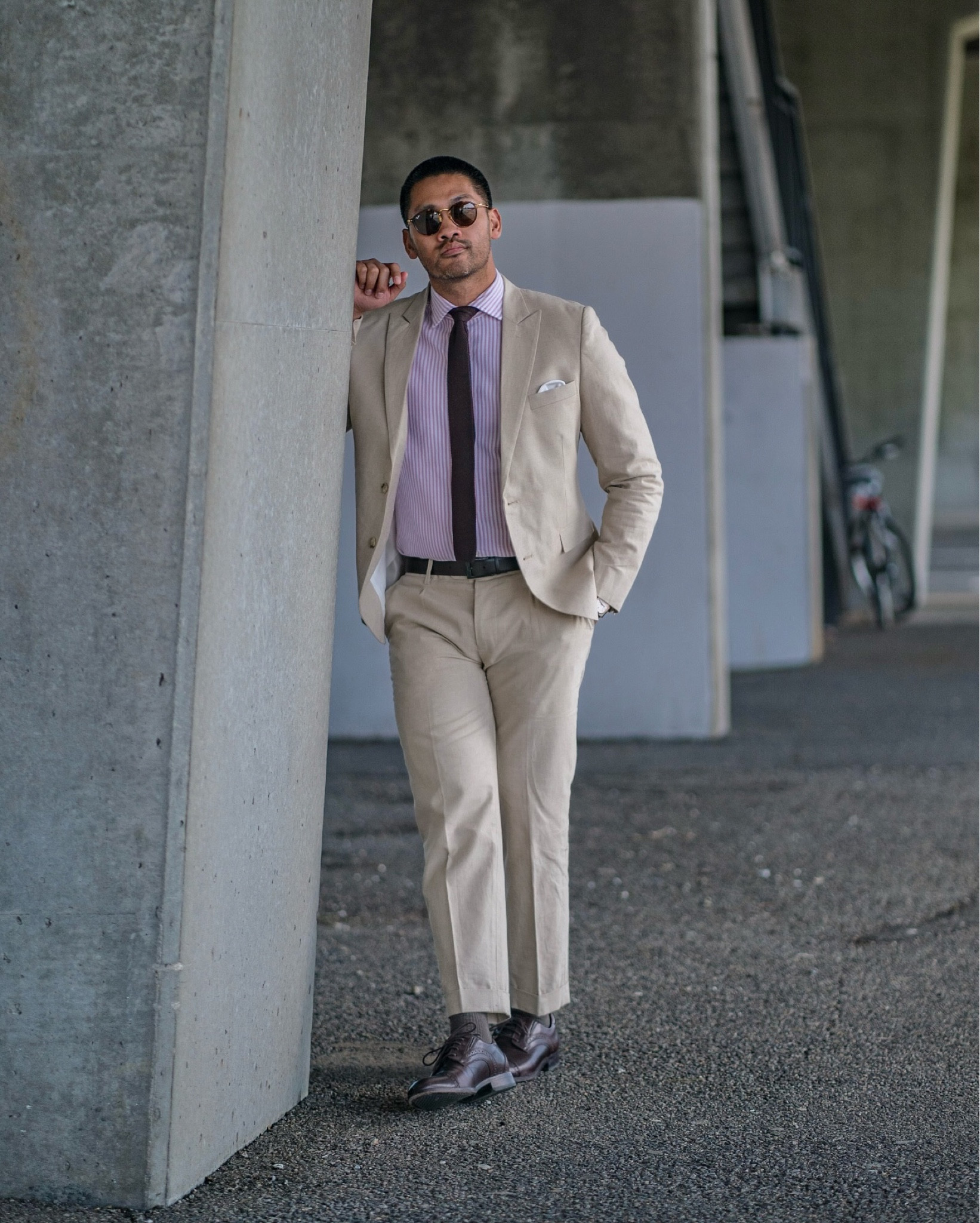 Wrapping up the week in style! Beige suits are underrated, but trust me, they’re a game-changer when paired with the right details (hello, stripes and dark brown accents! 😉)

Suit @hockerty_official 
Shirt @propercloth 
Shoes @rockport 
Sunglasses @rayban @revolveman @revolve