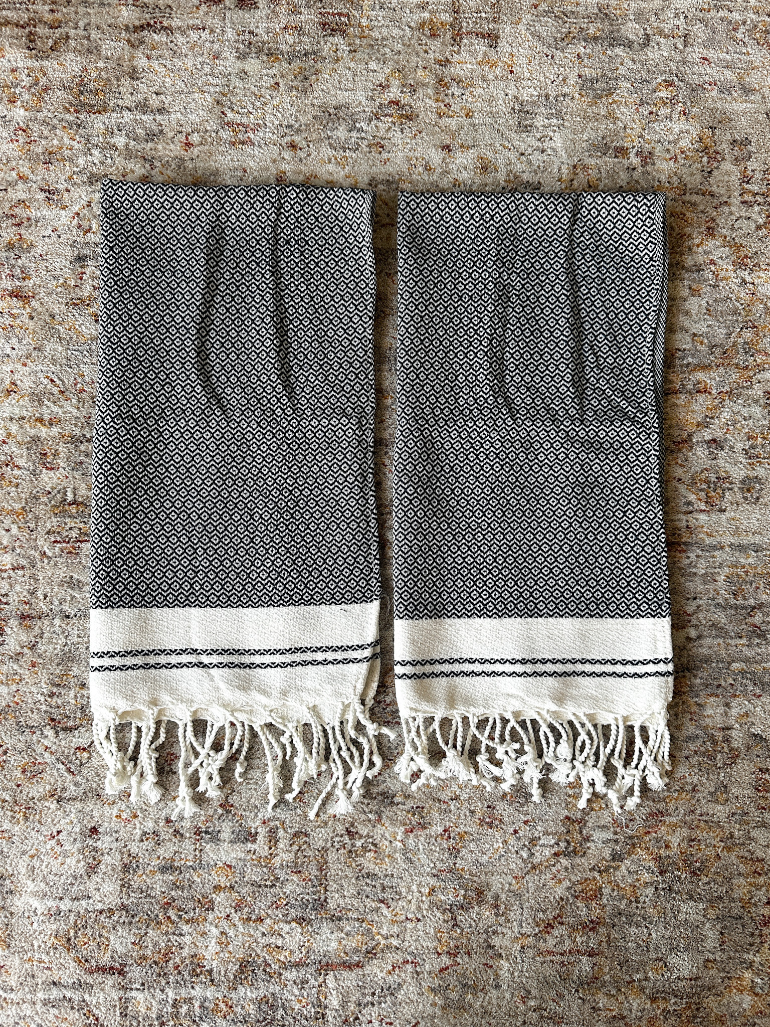 Add a touch of style to your kitchen or bathroom with this Decorative Hand Towel Set of 2 🌸🛁🍴. Soft, absorbent, and chic—perfect for elevating everyday spaces with a cozy, fresh vibe 💖✨. Little details = big home upgrades 🌿🏠.

#HomeStyle #HandTowels #BathroomRefresh #KitchenDecor #LTKhome #CozyVibes #DecorGoals #HomeInspo #AmazonFinds #BathroomDecor #KitchenInspo #HouseholdEssentials #LTKhomefinds #EverydayLuxury #HomeFavorites 

 