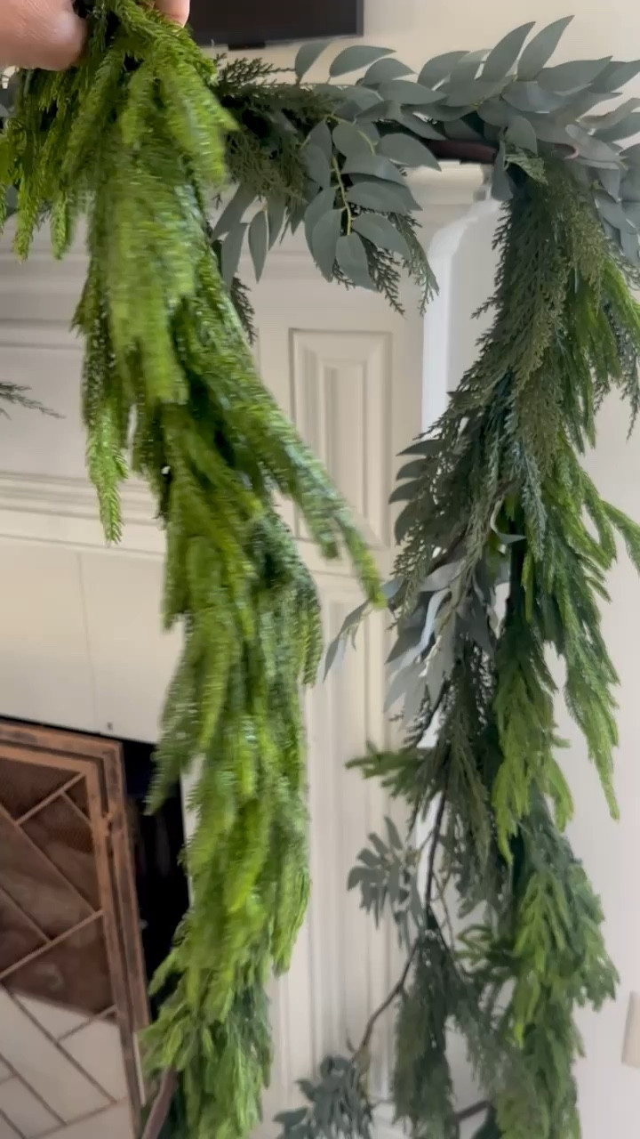 It’s holiday decor time!! Love this garland so much from amazon for our mantel!!

#LTKVideo #LTKHome #LTKSeasonal