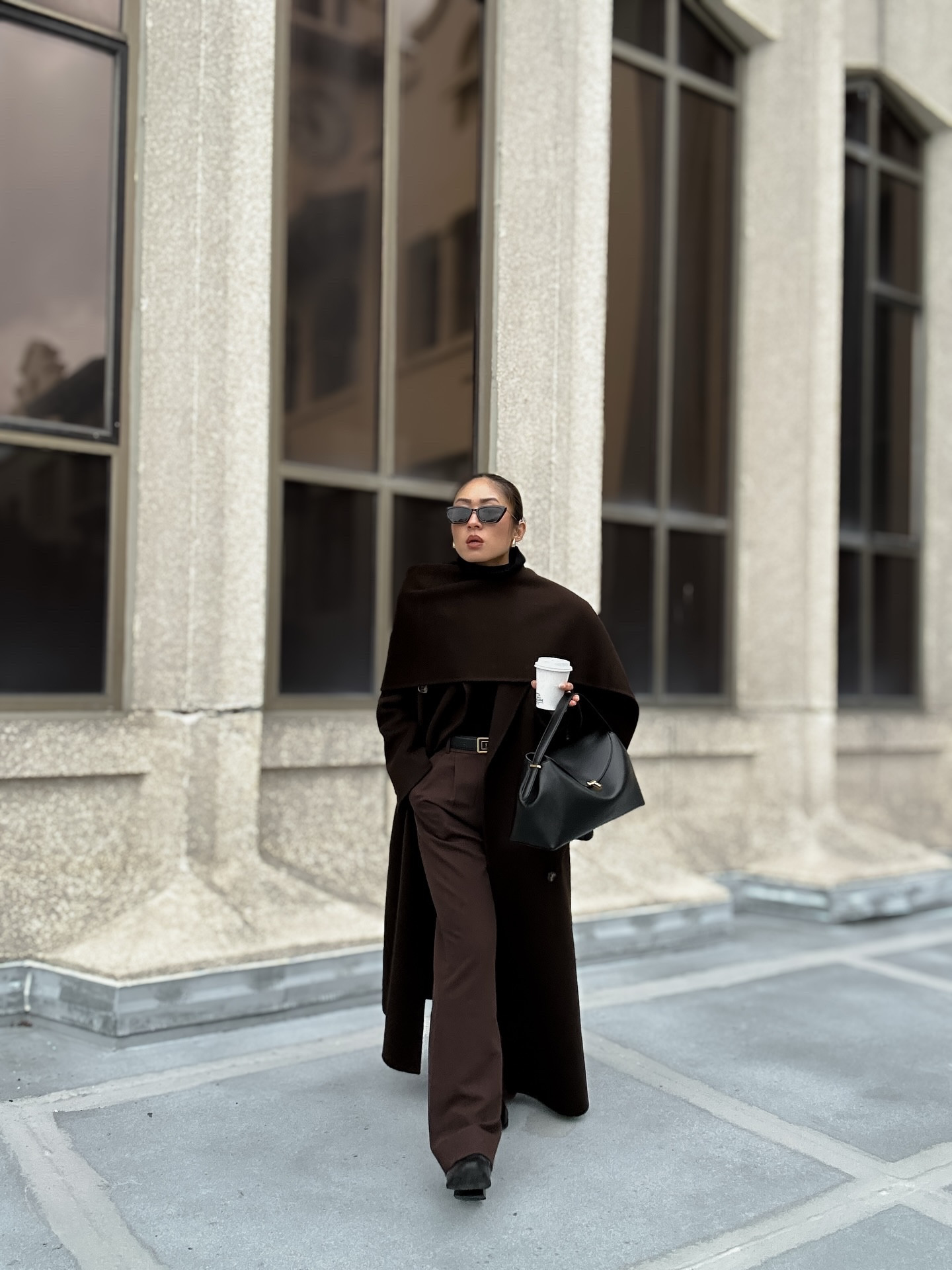 sometimes just a single color makes you feel like the tallest, most confidently dressed girlie in town 🤎🧸 

Outfit details: 👇🏻
🤍 sweater: @bloomingdales 
🤍 trousers: @abercrombie 
🤍 bag: @toteme 
🤍 coat & scarf: @almadalabel 
🤍 boots: @loiret_seoul 

🔗 Outfit specifics always linked in bio → LTK @amandacapsulewardrobe
⸻

#scandiminimalism #petitestyle #timelessoutfit #quietluxurystyle #capsulecloset