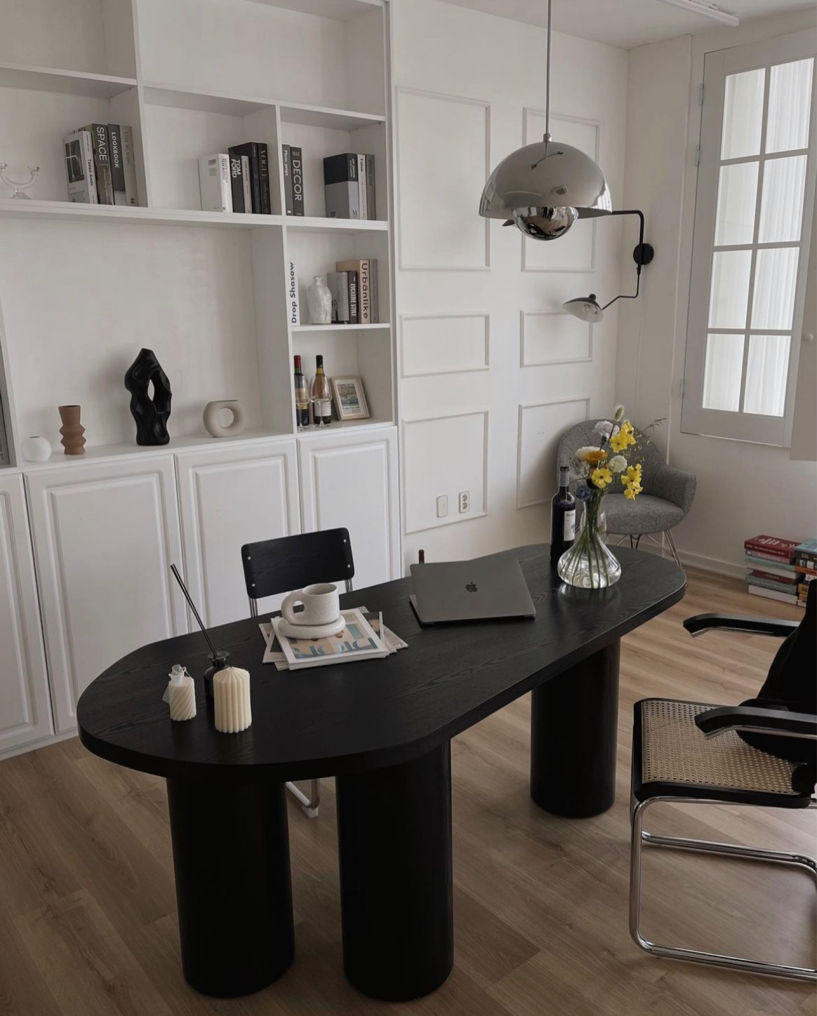 Home
Home decor
Office
Shelves
Styling
Lamps
Office chairs
Desk chair

#LTKworkwear #LTKhome